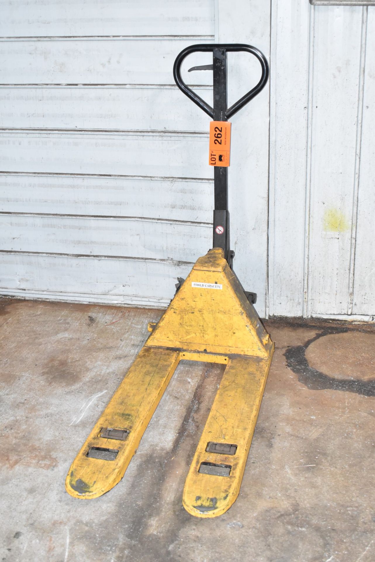 ULINE H-1366 HYDRAULIC PALLET JACK WITH 5,500 LB CAPACITY, S/N 376624