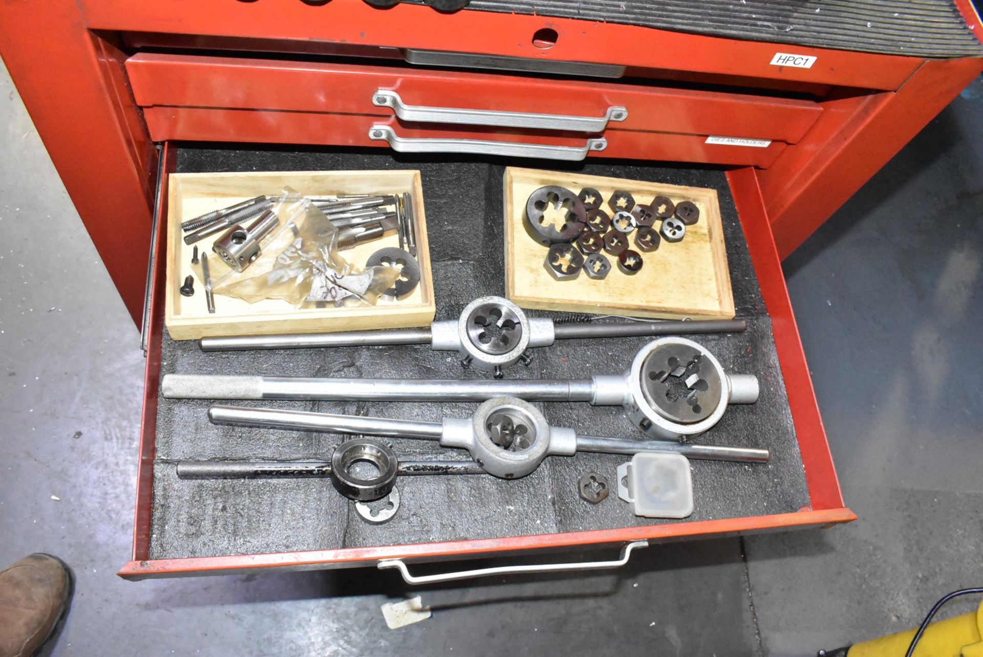 LOT/ ROLLING TOOLBOX WITH COLLETS, DIES, HANDLES & ACCESSORIES - Image 4 of 7