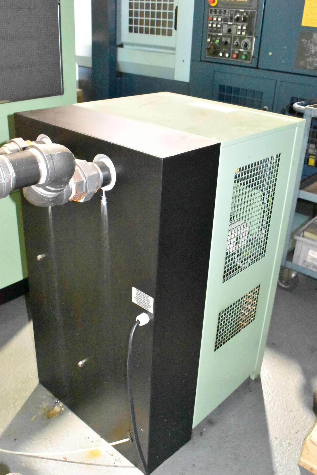 SULLAIR SRB375 REFRIGERATED AIR DRYER WITH 375 SCFM NOMINAL FLOW RATE, 203 PSI MAXIMUM AIR PRESSURE, - Image 2 of 4
