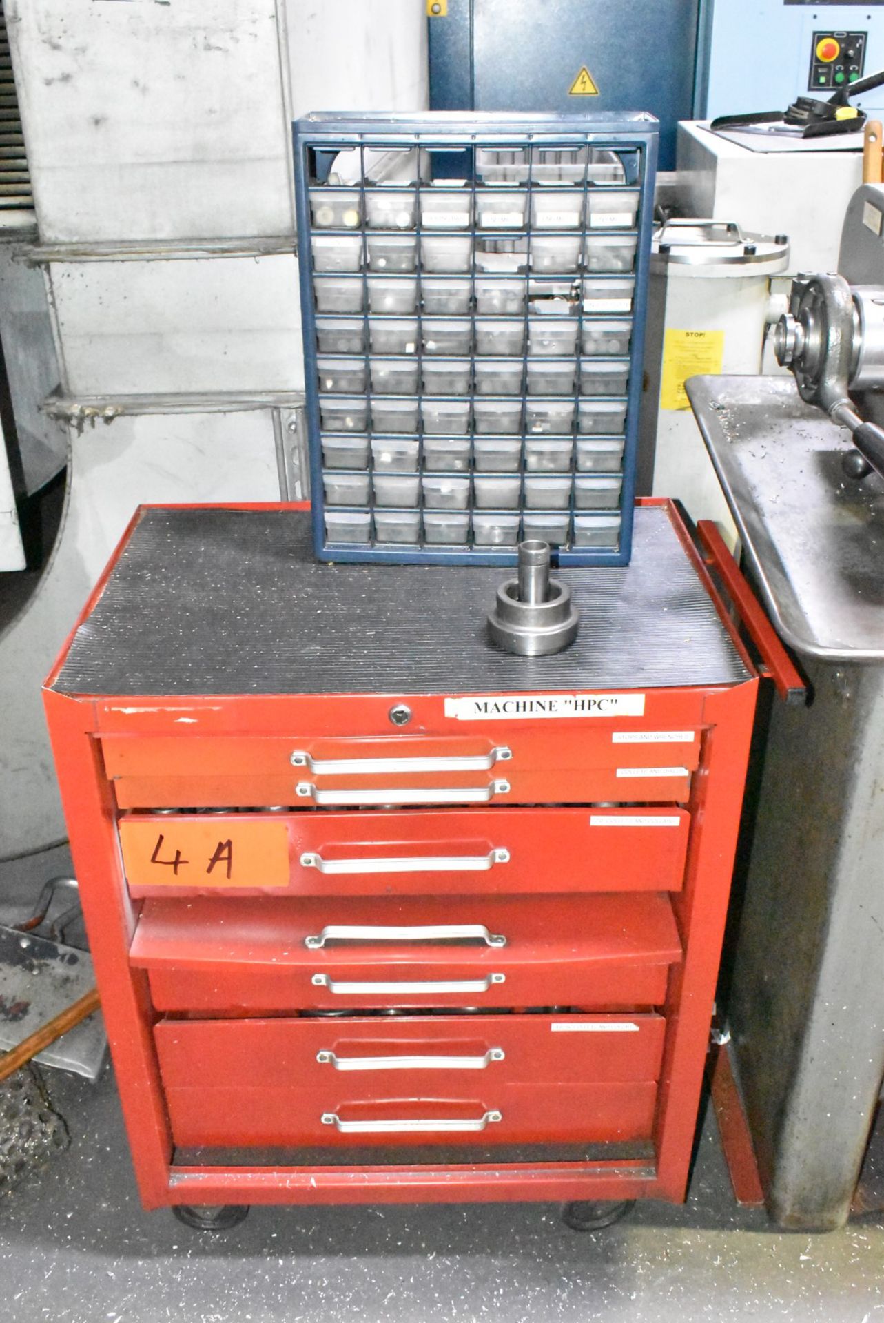 LOT/ ROLLING TOOLBOX WITH COLLETS, CHUCK JAWS, TOOLING & ACCESSORIES