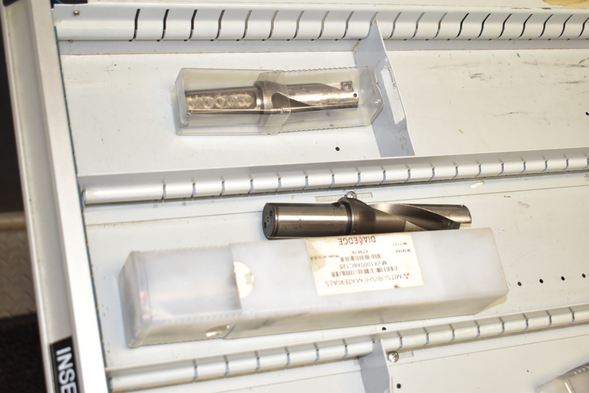 LOT/ CONTENTS OF DRAWER CONSISTING OF CARBIDE INSERT DRILLS - Image 2 of 2