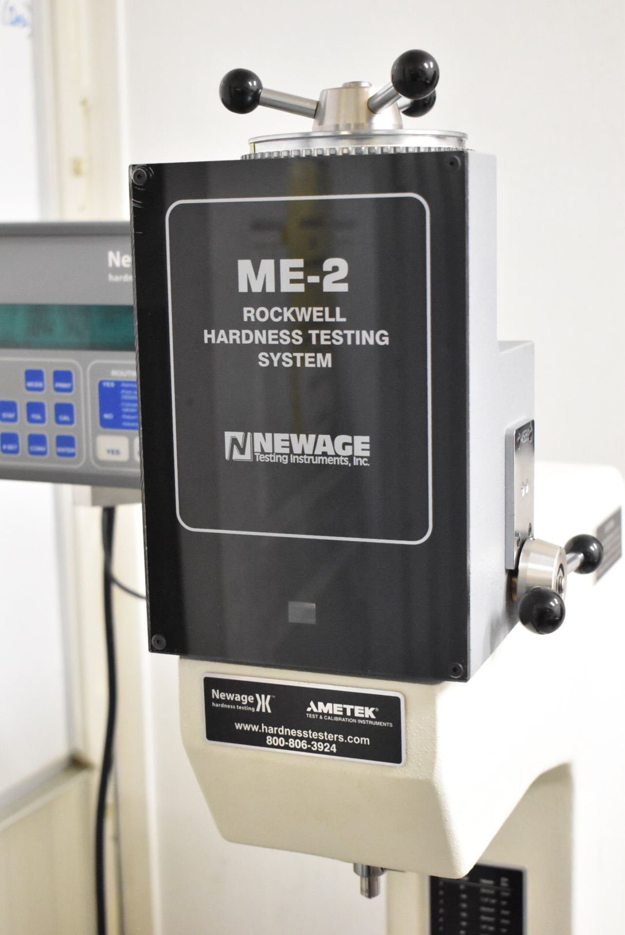 NEWAGE ME-2RDS ROCKWELL HARDNESS TESTING SYSTEM WITH AMETEK CONTROL, 115V/1PH/50-60HZ, S/N 4539 [ - Image 2 of 7