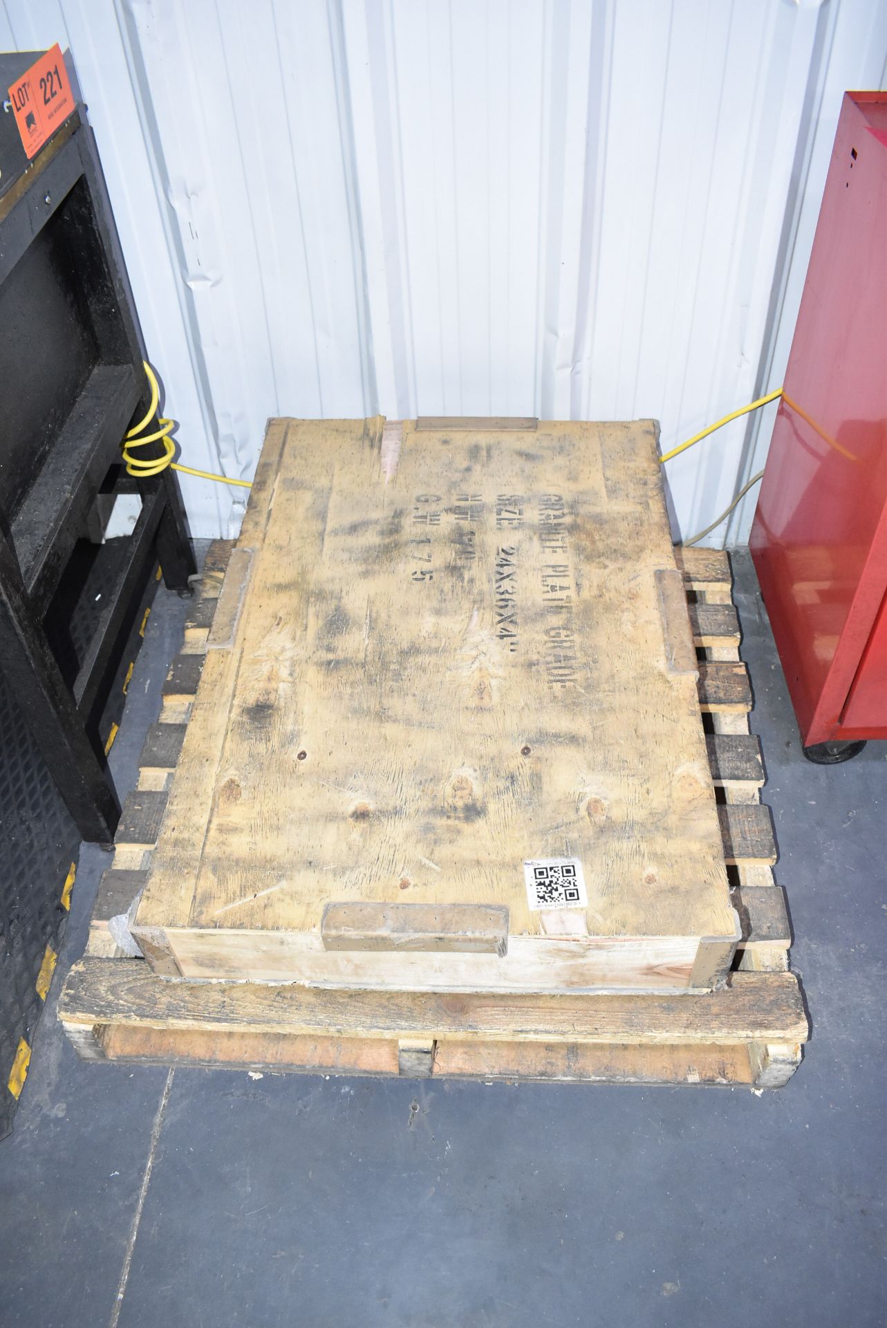 MFG UNKNOWN 24" X 36" X 4" GRANITE SURFACE PLATE, S/N N/A (NEW IN CRATE) [RIGGING FEE FOR LOT #222 - - Image 4 of 5