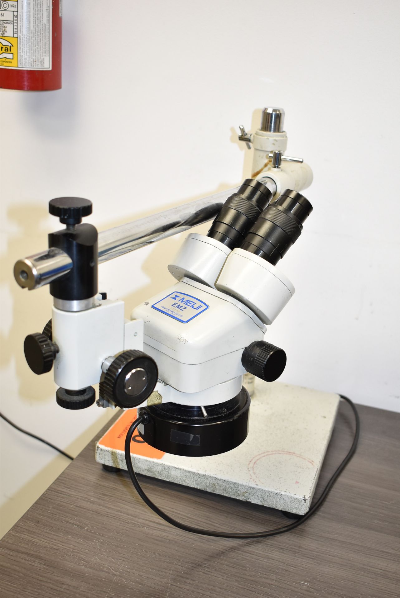 MEIJI EMZ STEREO MICROSCOPE, S/N 73670 [RIGGING FEE FOR LOT #206 - $30 USD PLUS APPLICABLE TAXES] - Image 2 of 4