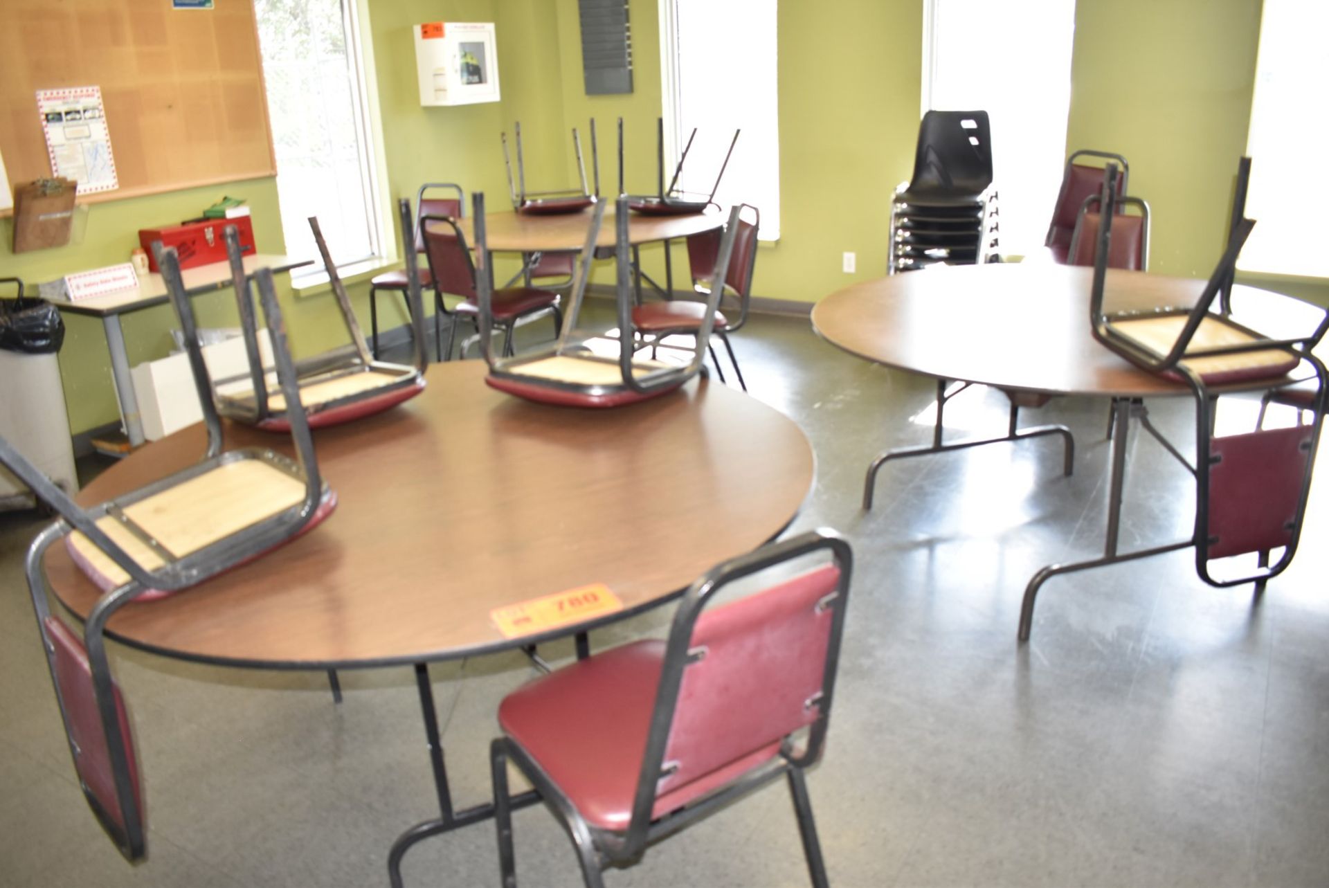 LOT/ LUNCHROOM FURNITURE