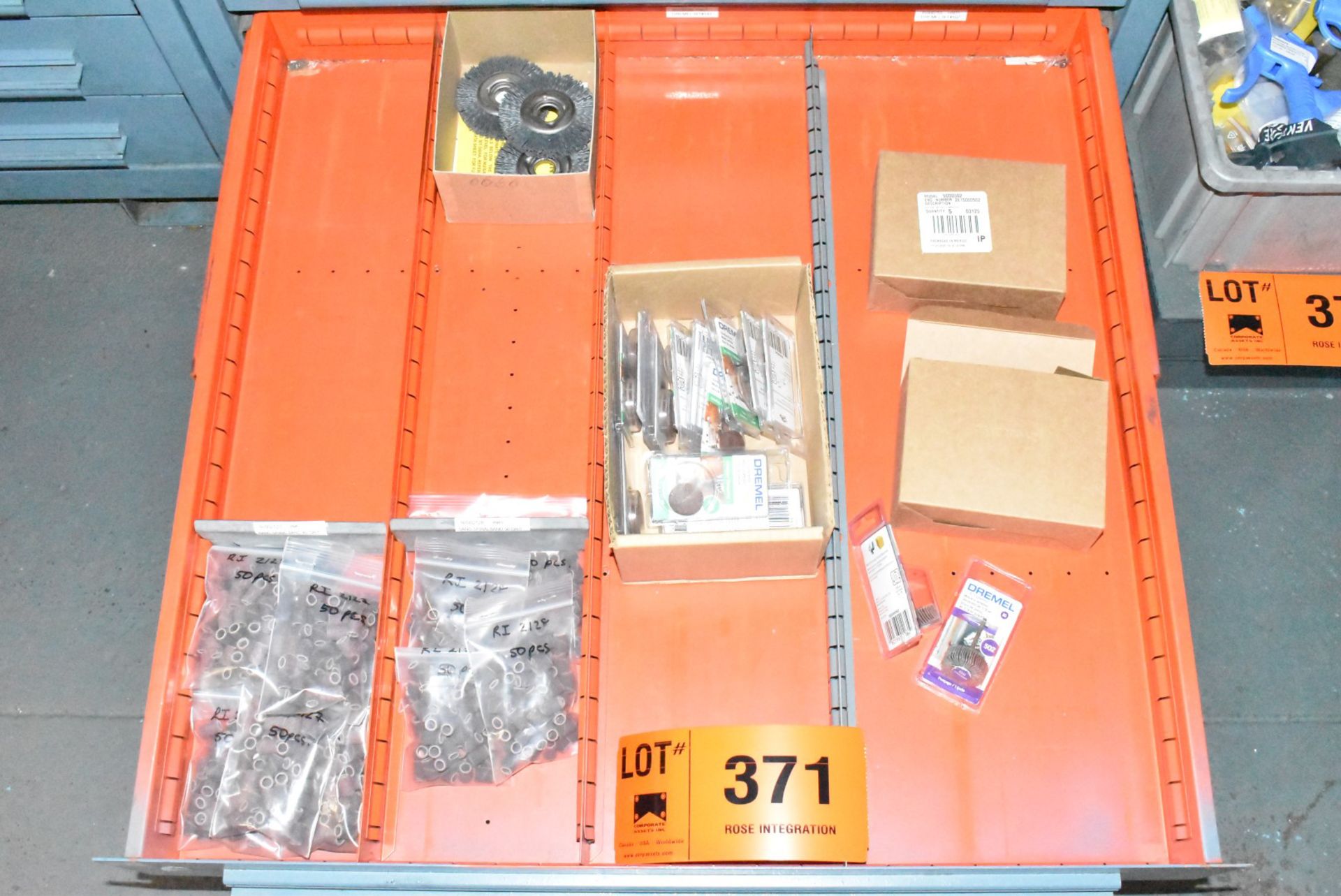 LOT/ CONTENTS OF CABINET CONSISTING OF CUTTING TOOLS, CARBIDE INSERTS, DRILLS & ABRASIVES - Image 9 of 10