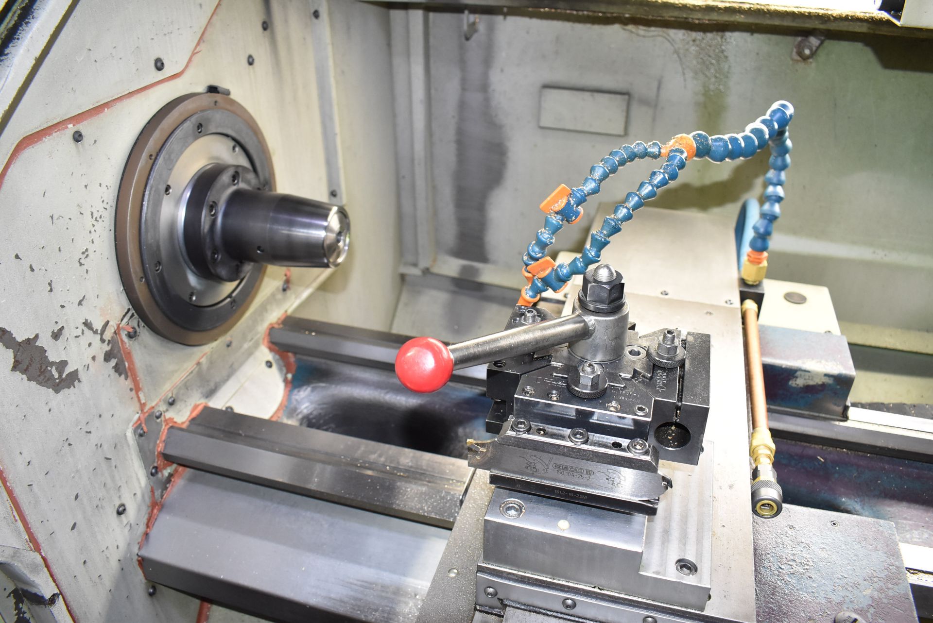 BRIDGEPORT EZ-PATH SD CNC LATHE WITH 40" DISTANCE BETWEEN CENTERS, 17" SWING OVER BED, 8" SWING OVER - Image 5 of 11