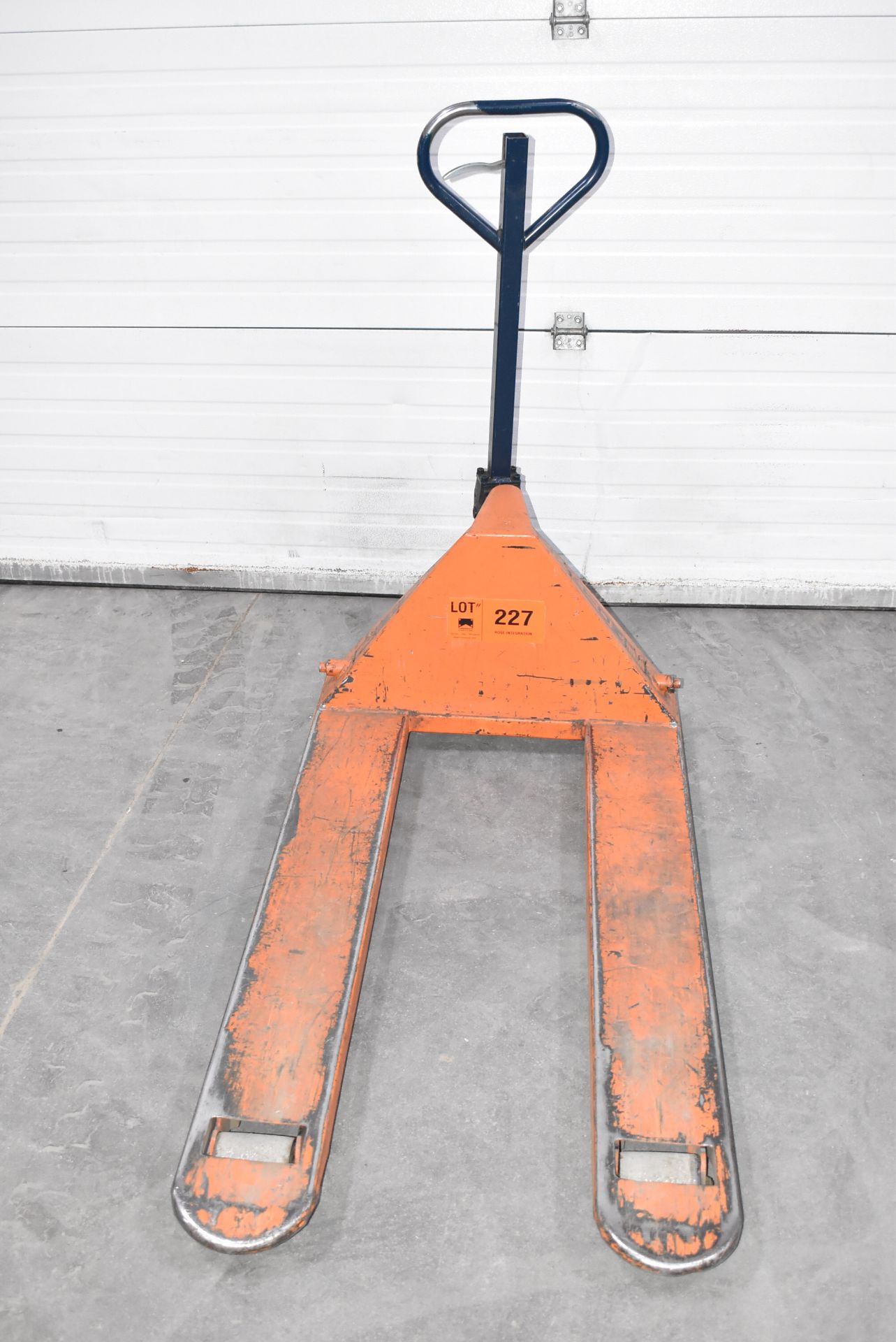 LIFT-RITE L50 HYDRAULIC PALLET JACK WITH 5,500 LB CAPACITY, S/N G 06582-00