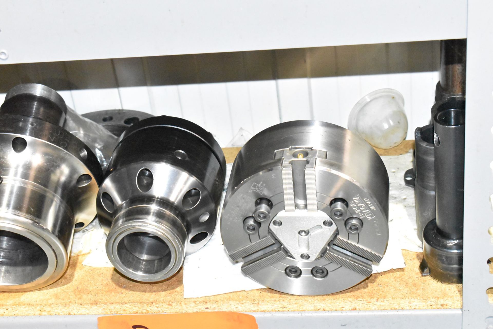 LOT/ COLLET CHUCKS, 3-JAW CHUCK & COLLETS - Image 2 of 3
