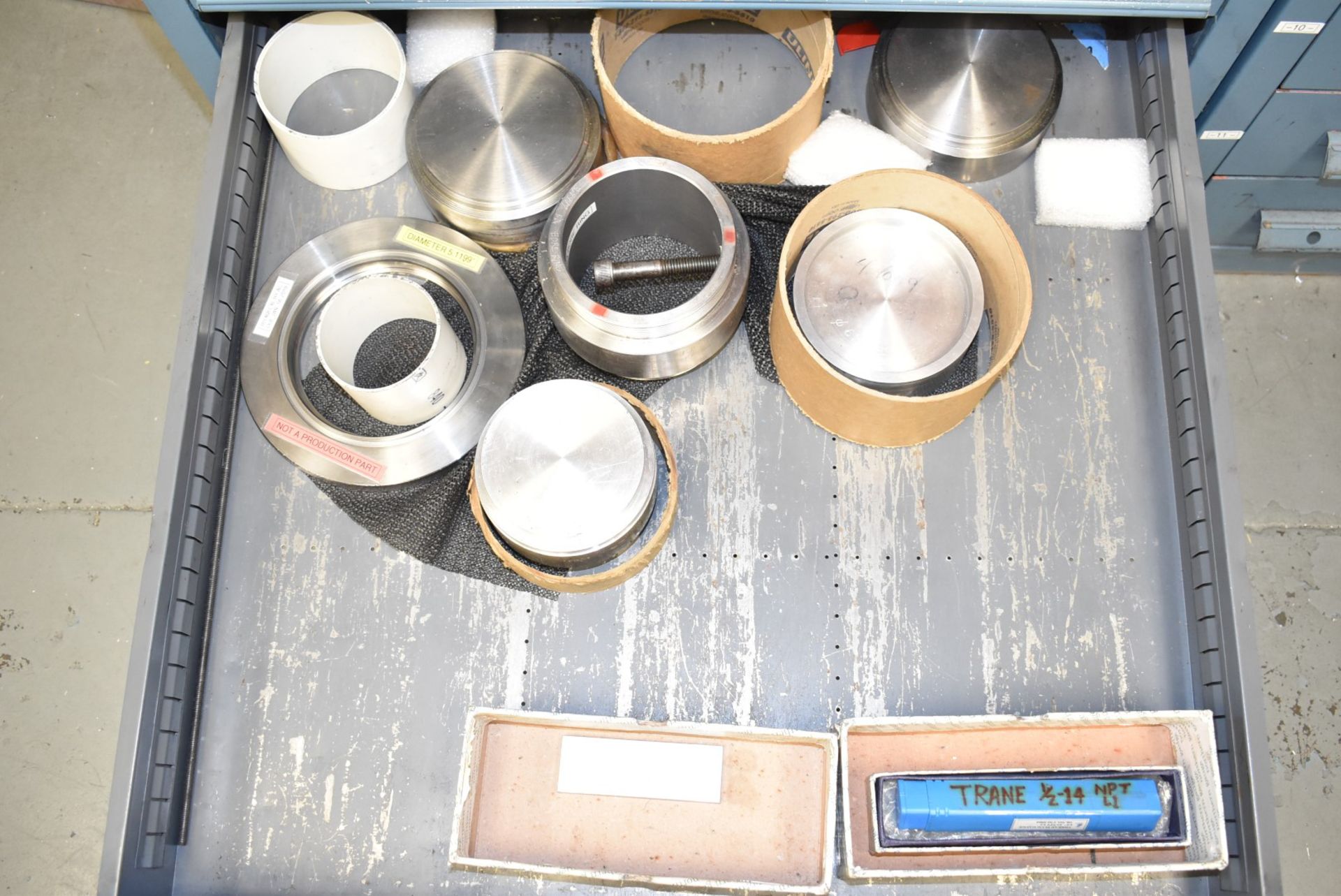 LOT/ CONTENTS OF DRAWER CONSISTING OF PLUG GAGES - Image 2 of 2