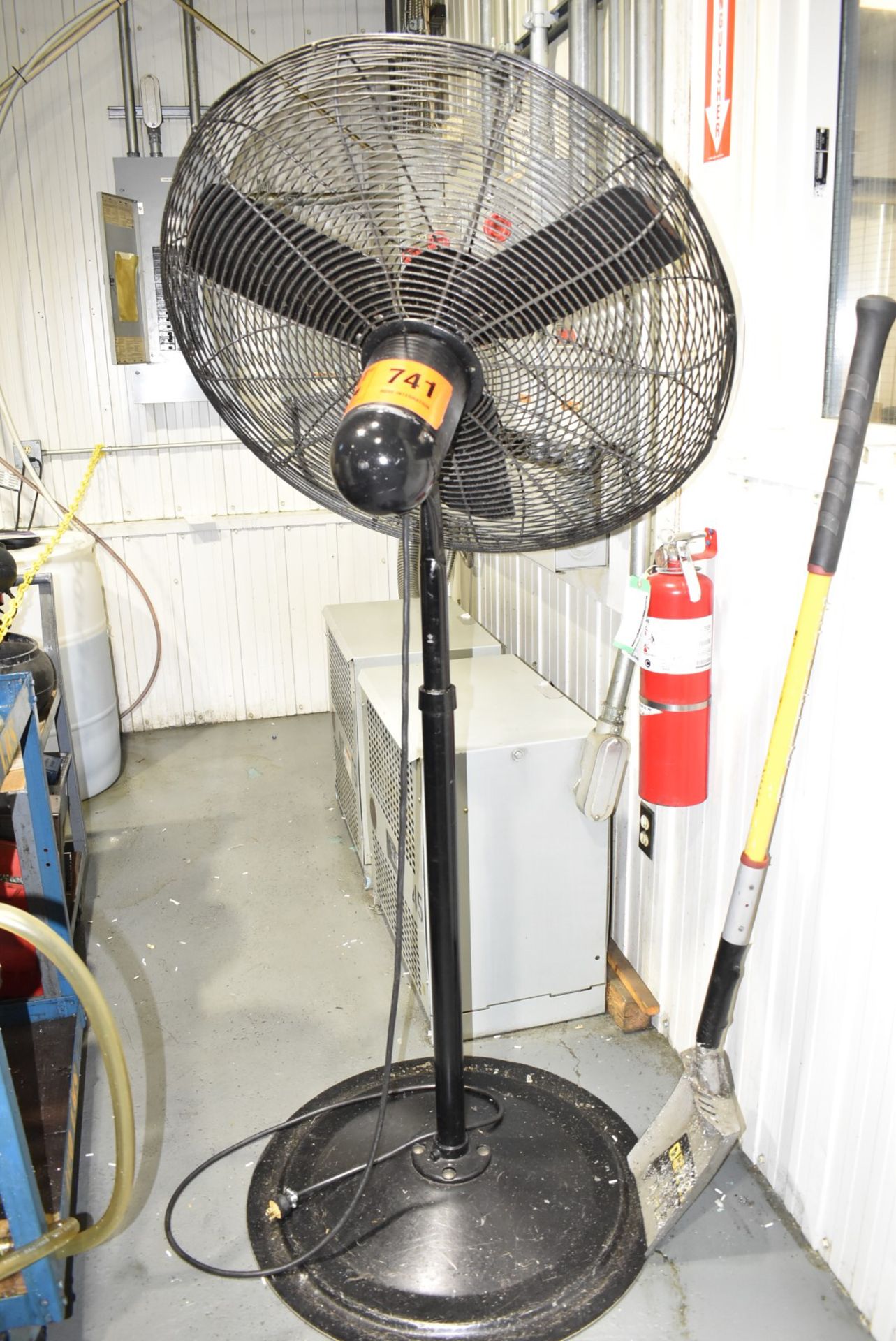 PEDESTAL SHOP FAN, S/N N/A