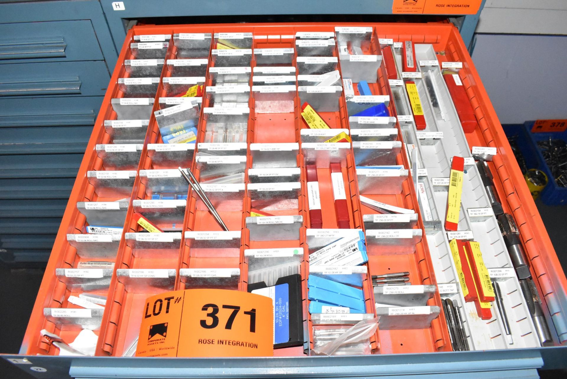 LOT/ CONTENTS OF CABINET CONSISTING OF CUTTING TOOLS, CARBIDE INSERTS, DRILLS & ABRASIVES