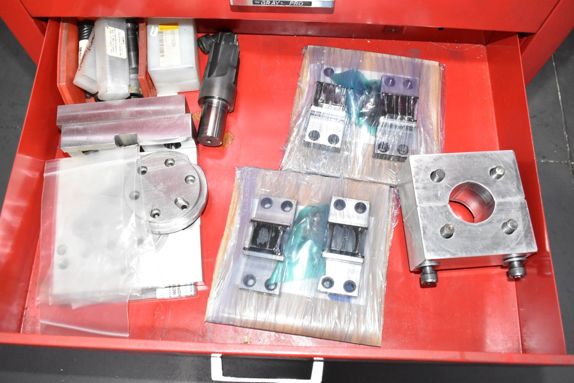 LOT/ GRAY TOOLS ROLLING TOOLBOX WITH CUTTING TOOLS, HAND TOOLS, CARBIDE INSERTS, BORING BARS, TOOL - Image 12 of 13