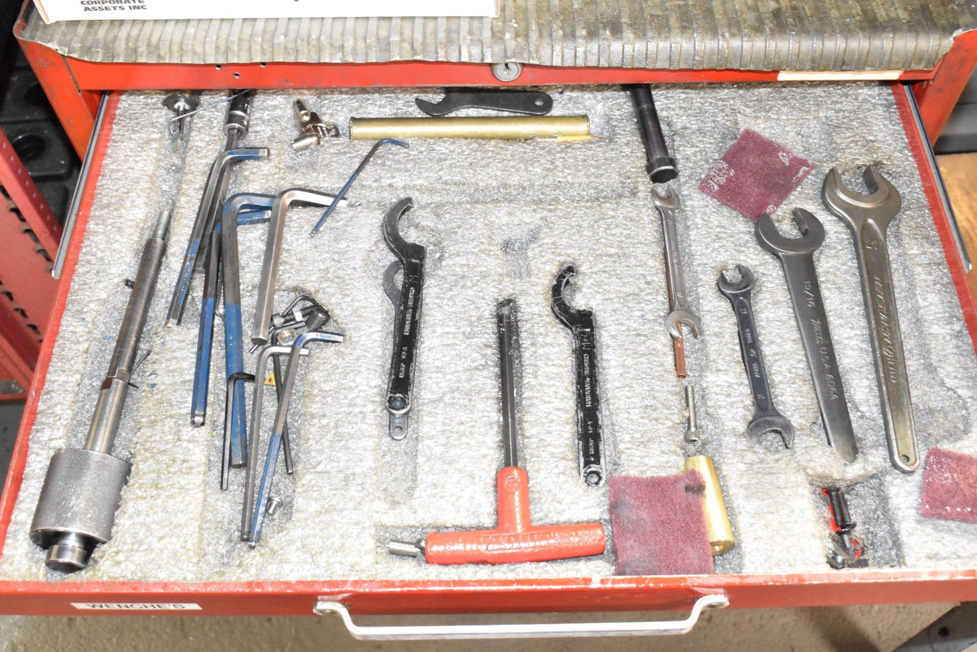 LOT/ ROLLING TOOLBOX WITH CHUCK JAWS, COLLETS, SLEEVES & HAND TOOLS - Image 2 of 8