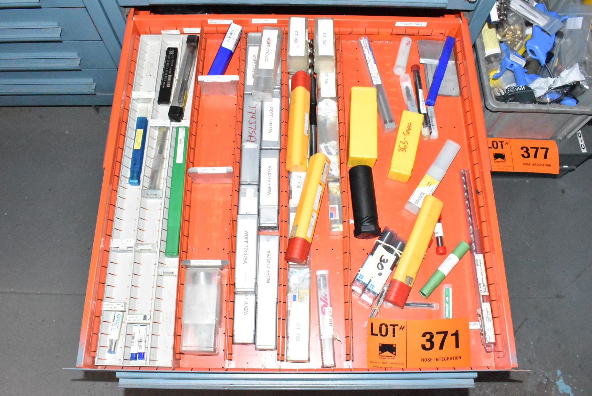 LOT/ CONTENTS OF CABINET CONSISTING OF CUTTING TOOLS, CARBIDE INSERTS, DRILLS & ABRASIVES - Image 8 of 10
