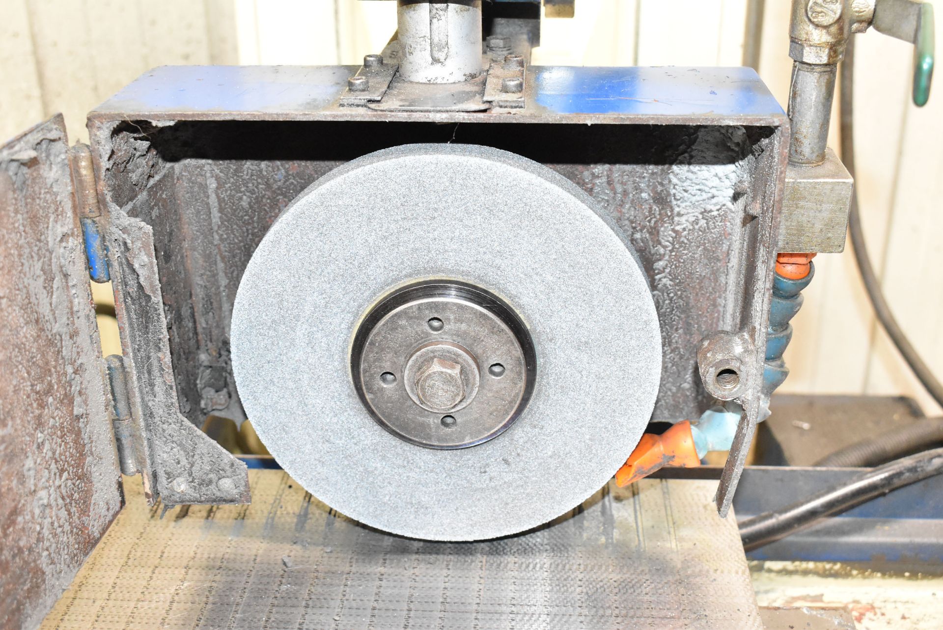 CLAUSING CSG-1020ASD HYDRAULIC SURFACE GRINDER WITH 10" X 20" MAGNETIC CHUCK, 840 LB MAXIMUM TABLE - Image 5 of 8