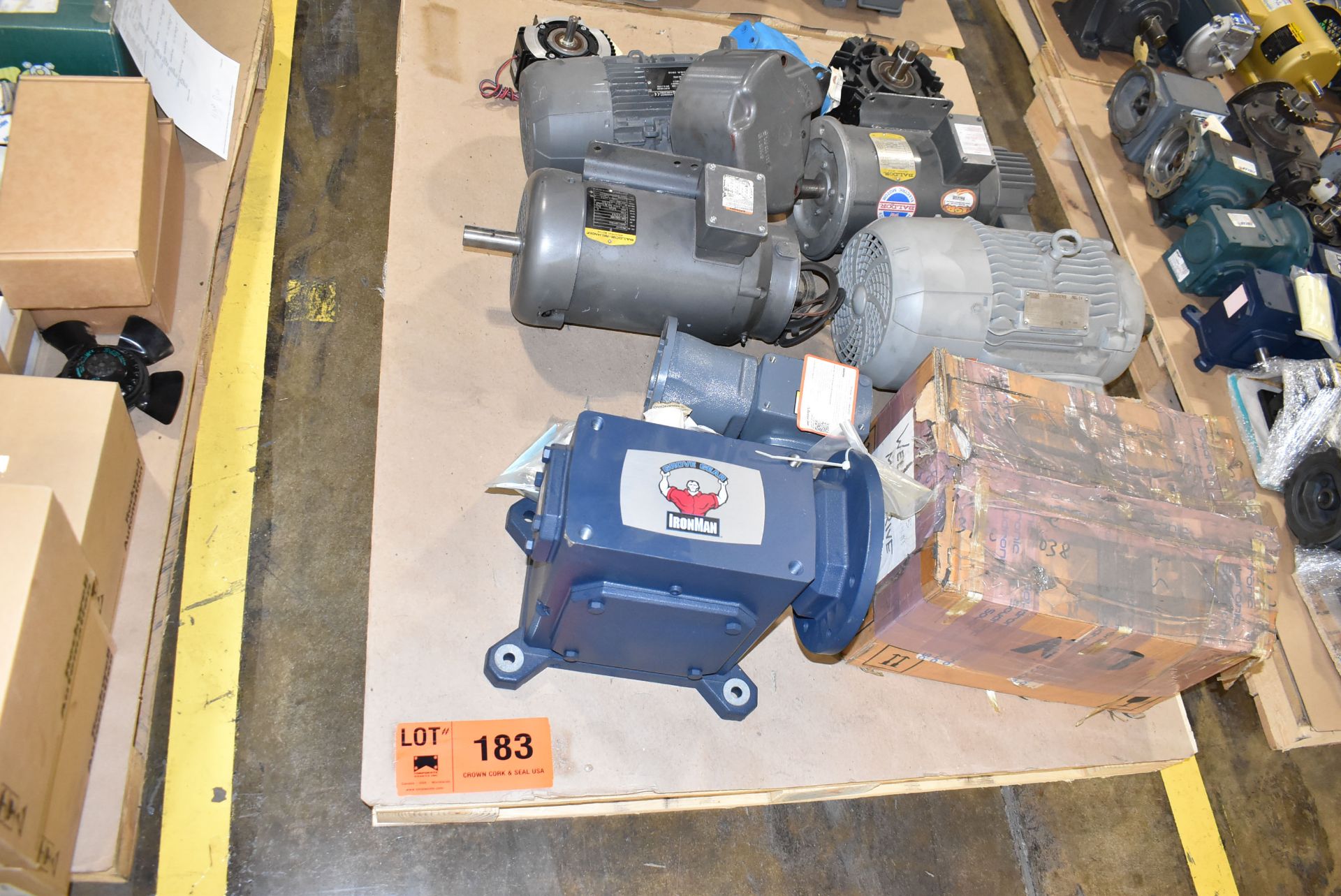 LOT/ CONTENTS OF PALLET ELECTRIC MOTORS AND GEAR BOXES