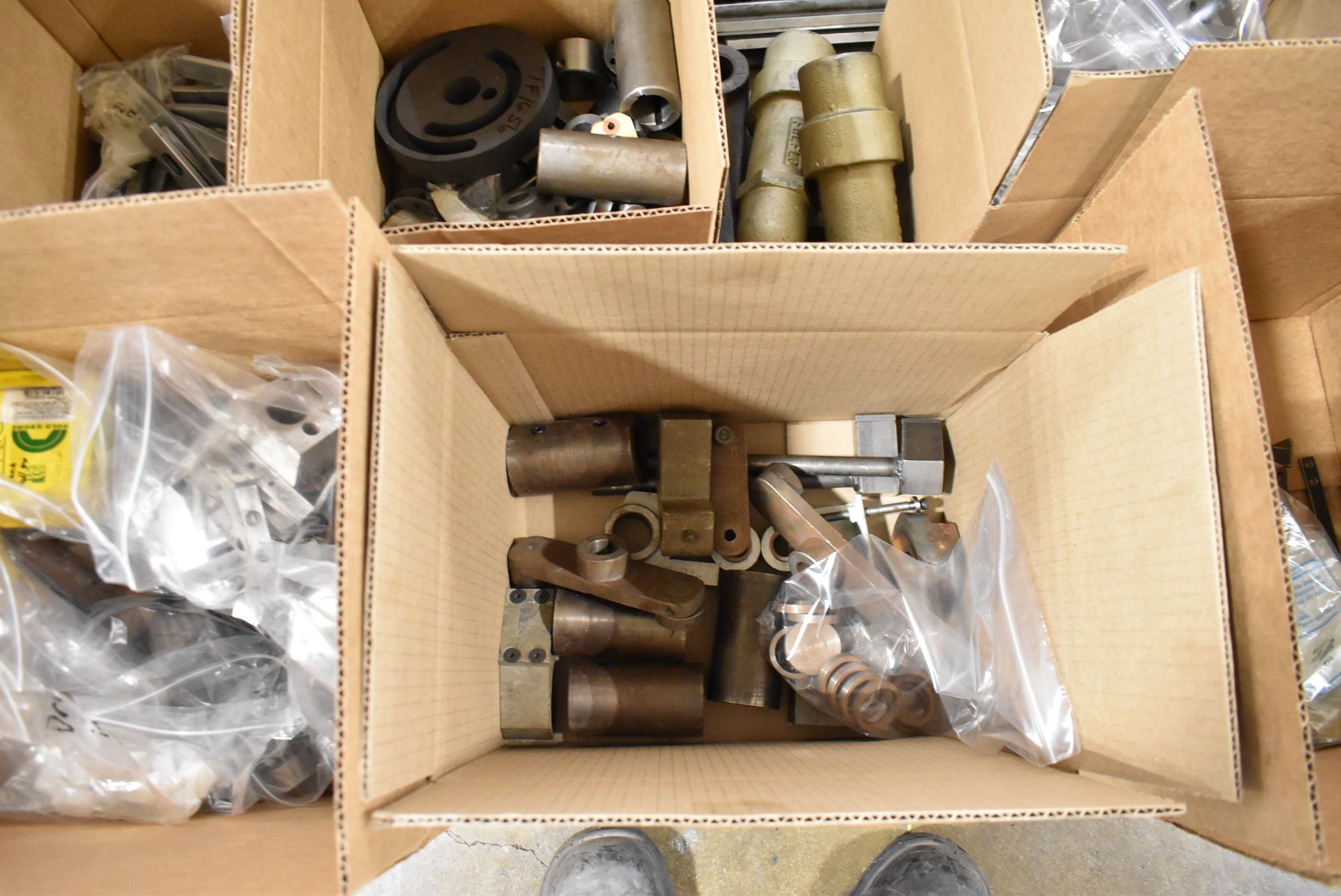 LOT/ CONTENTS OF PALLET SPROCKETS, GEARS, PULLEYS AND PARTS - Image 4 of 7