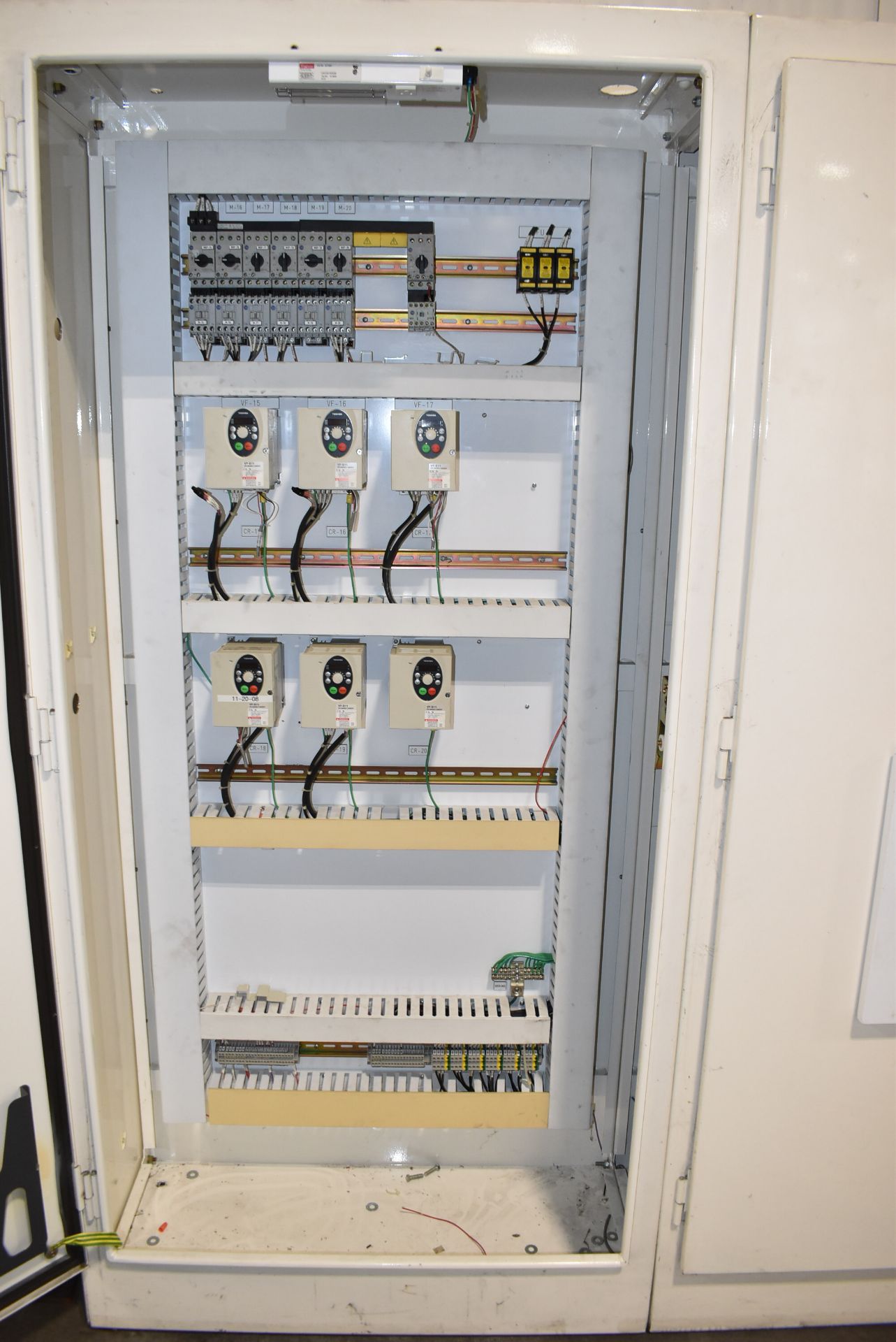 CONTROL CABINET - Image 4 of 22