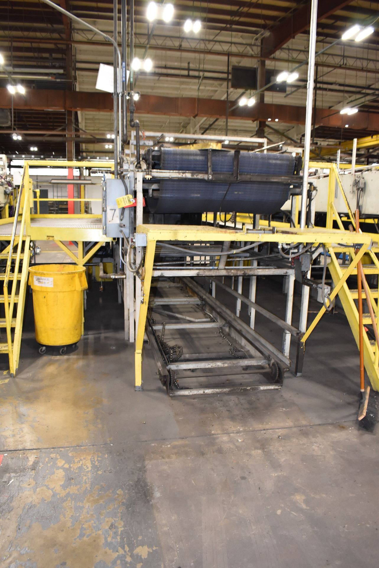 GOULDCO PALLITIZING SYSTEM WITH 48"X204" CAN LOADING BELT CONVEYOR, 48"X56" PNEUMATIC CAN SWEEP, - Image 5 of 19