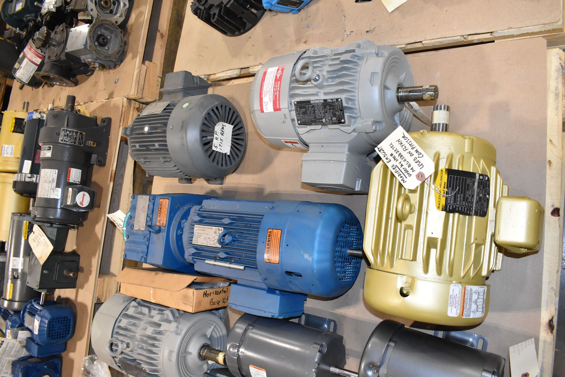 LOT/ CONTENTS OF PALLET ELECTRIC MOTORS - Image 3 of 3