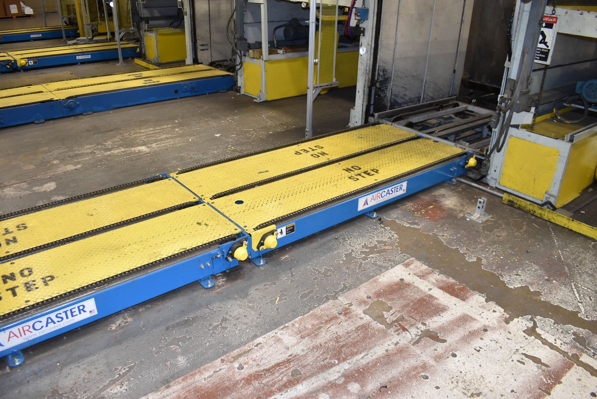 GOULDCO PALLITIZING SYSTEM WITH 48"X56" PNEUMATIC LIFT PALLET LOADER, 48"X204" CAN LOADING BELT - Image 5 of 27