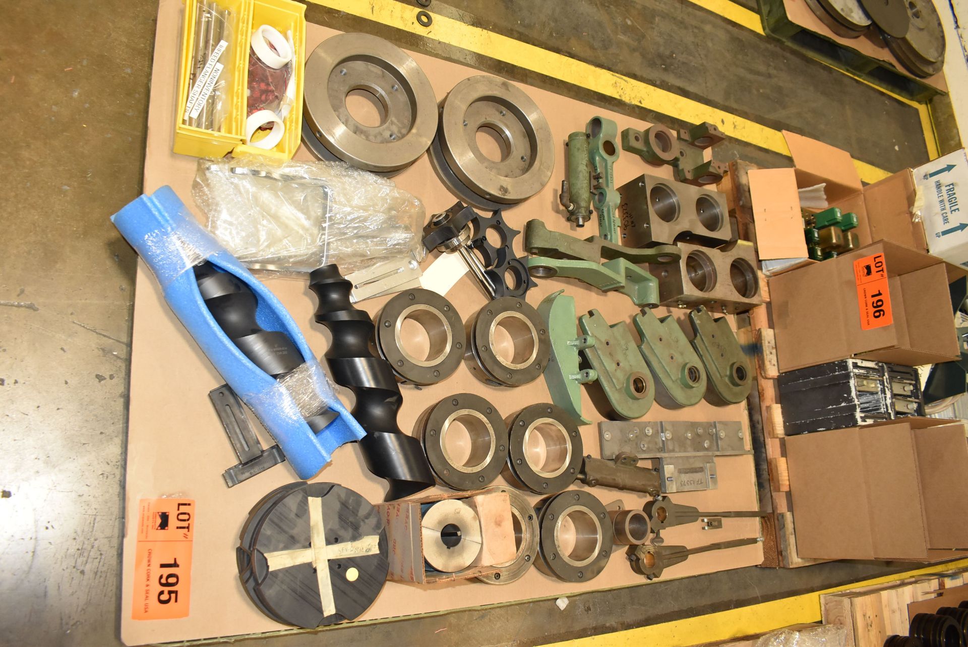 LOT/ CONTENTS OF PALLET SPARE PARTS