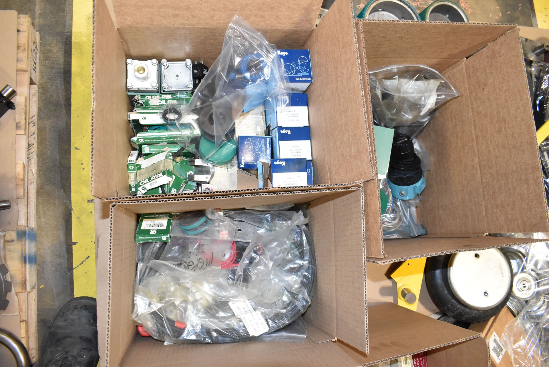 LOT/ CONTENTS OF PALLET SPARE PARTS - Image 3 of 4