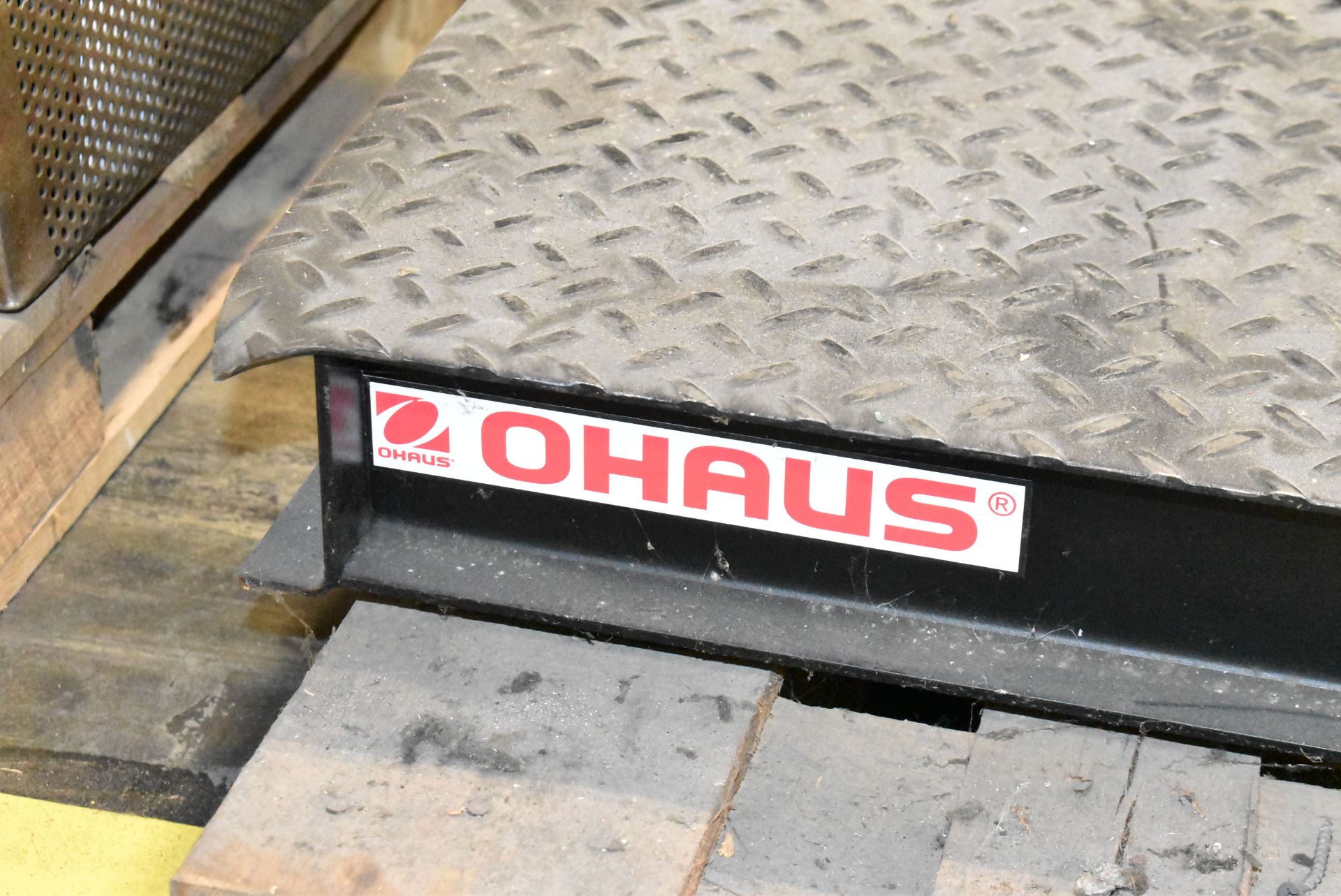 OHAUS 48"X48" FLOOR SCALE WITH 5000LBS CAPACITY, OHAUS 3000 SERIES XTREMEW DIGITAL READOUT, S/N - Image 4 of 6