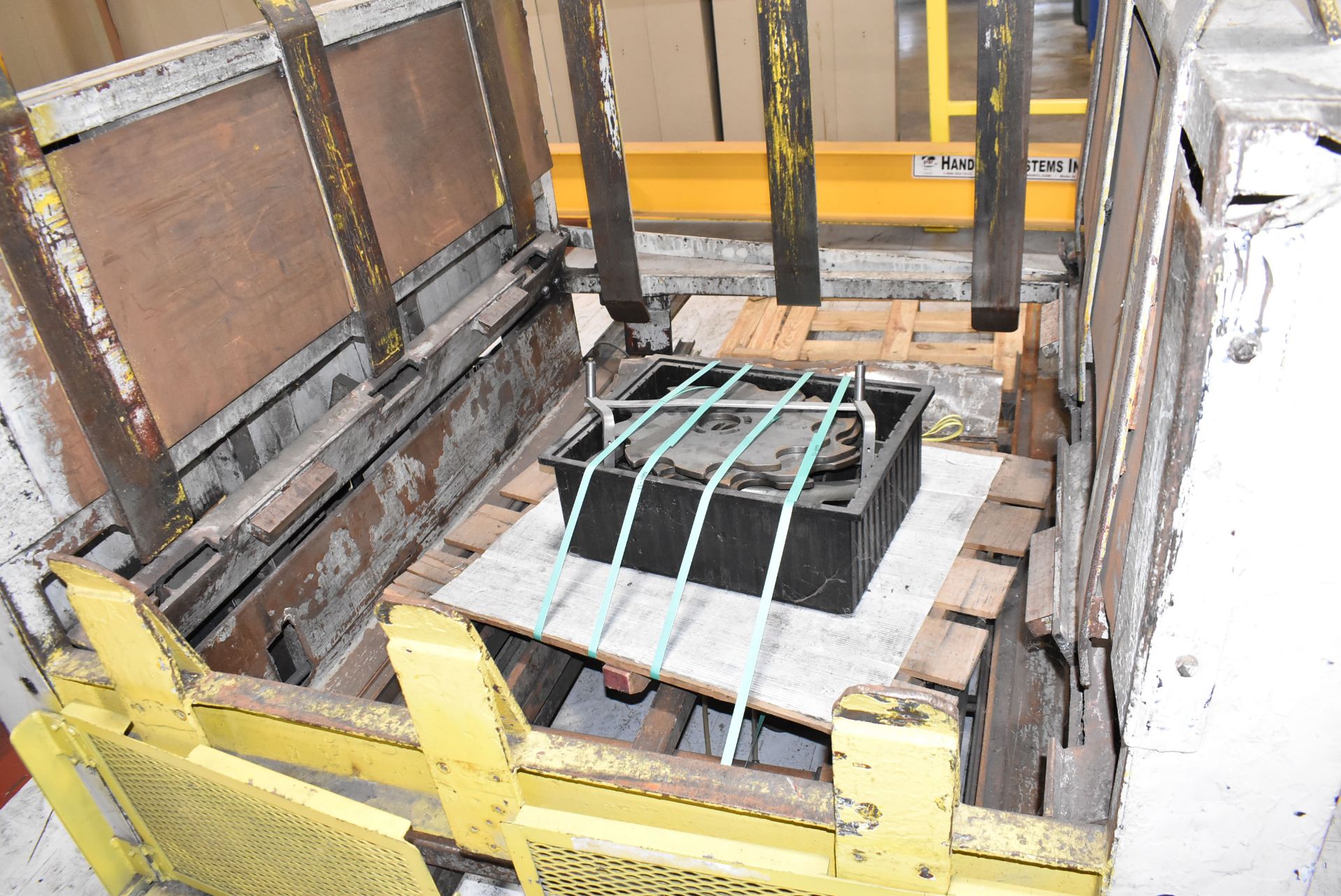 CROWN PALLET DE-STACKER WITH 46" X 58" OPENING, S/N N/A (CI) (Located at 930 Beaumont Ave, - Image 3 of 7