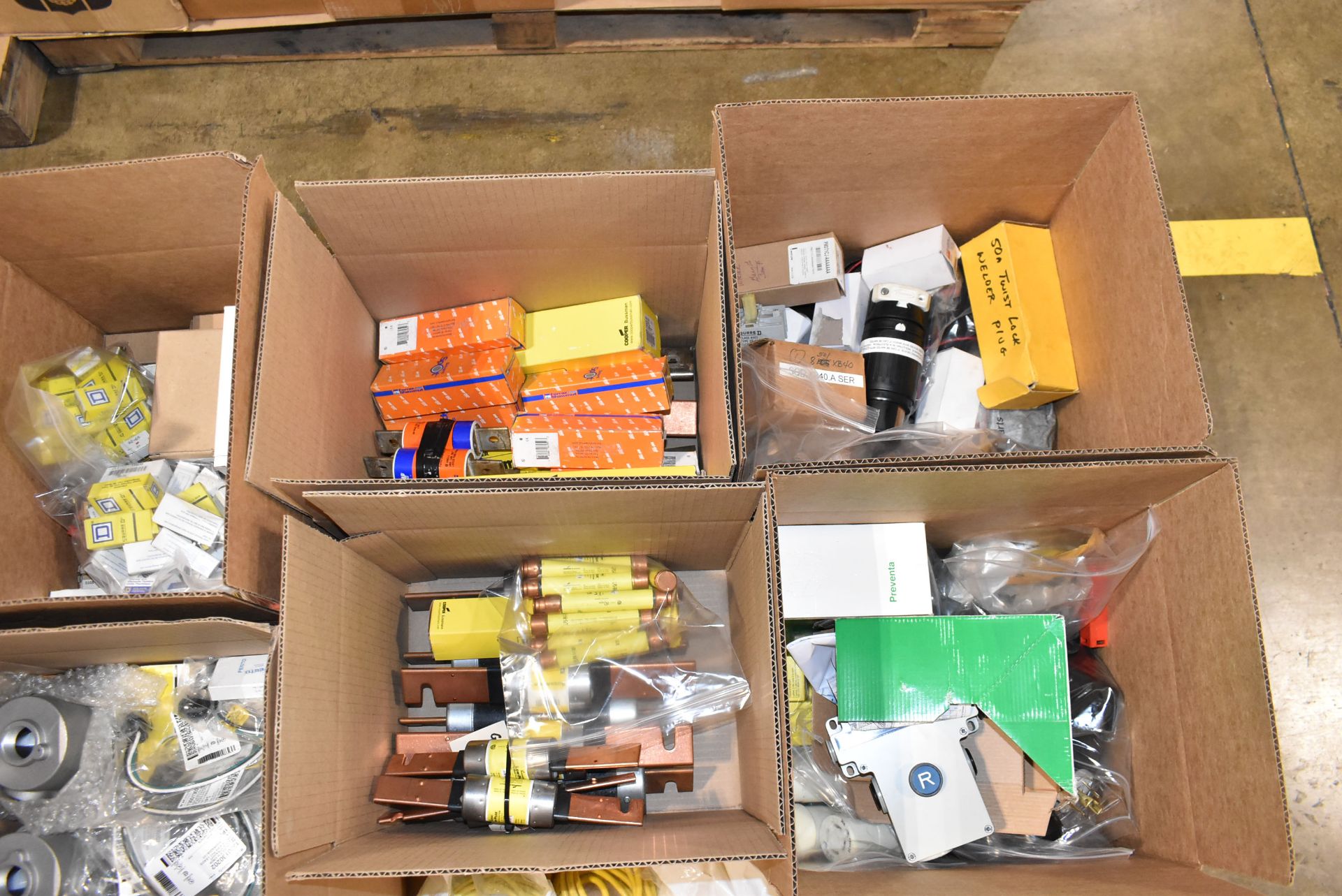 LOT/ CONTENTS OF PALLET ELECTRICAL MAC PARTS - Image 6 of 7