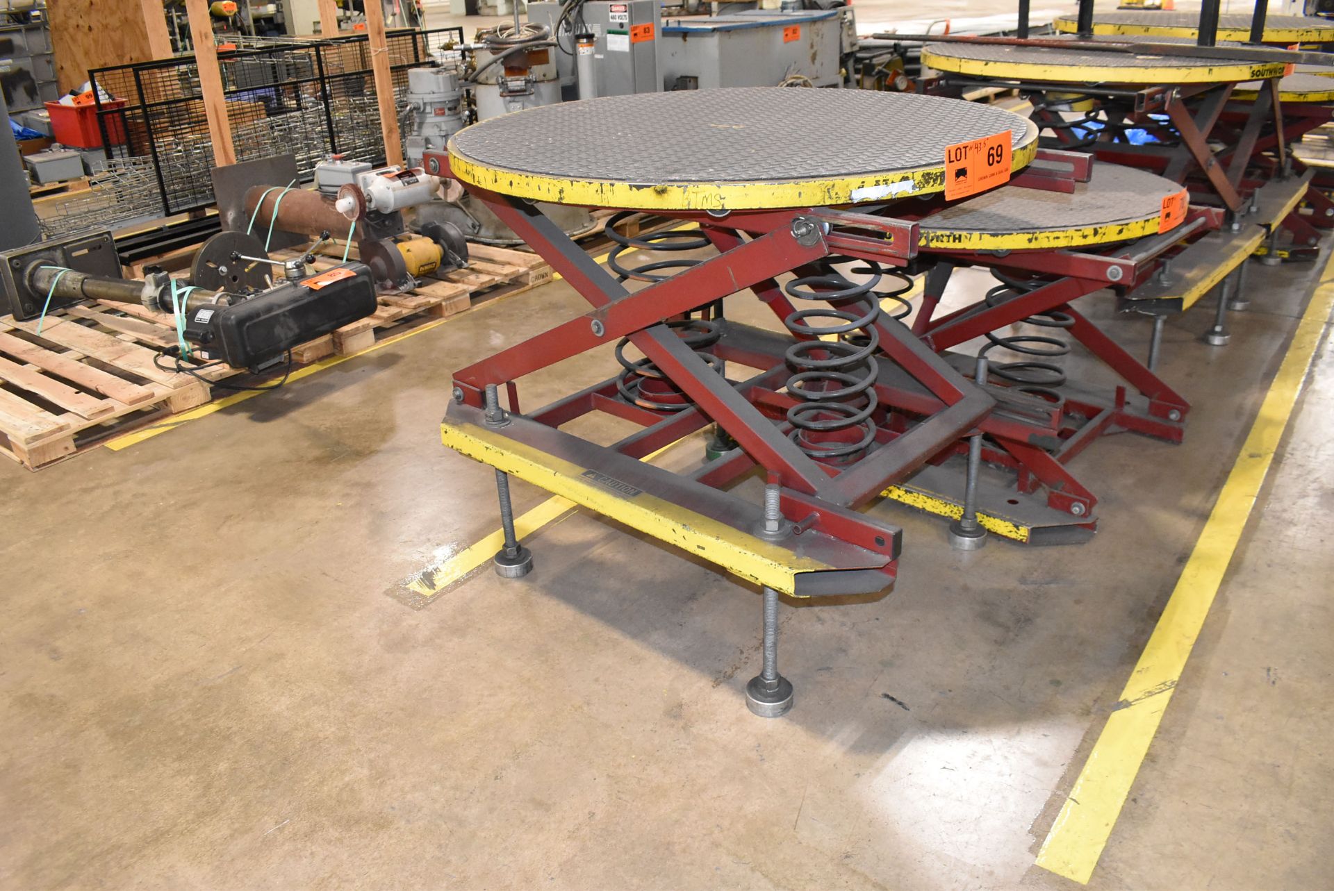 SOUTHWORTH 43.5" SPRING LOADED ROTARY PALLET PLATFORM TABLE, S/N N/A - Image 4 of 4