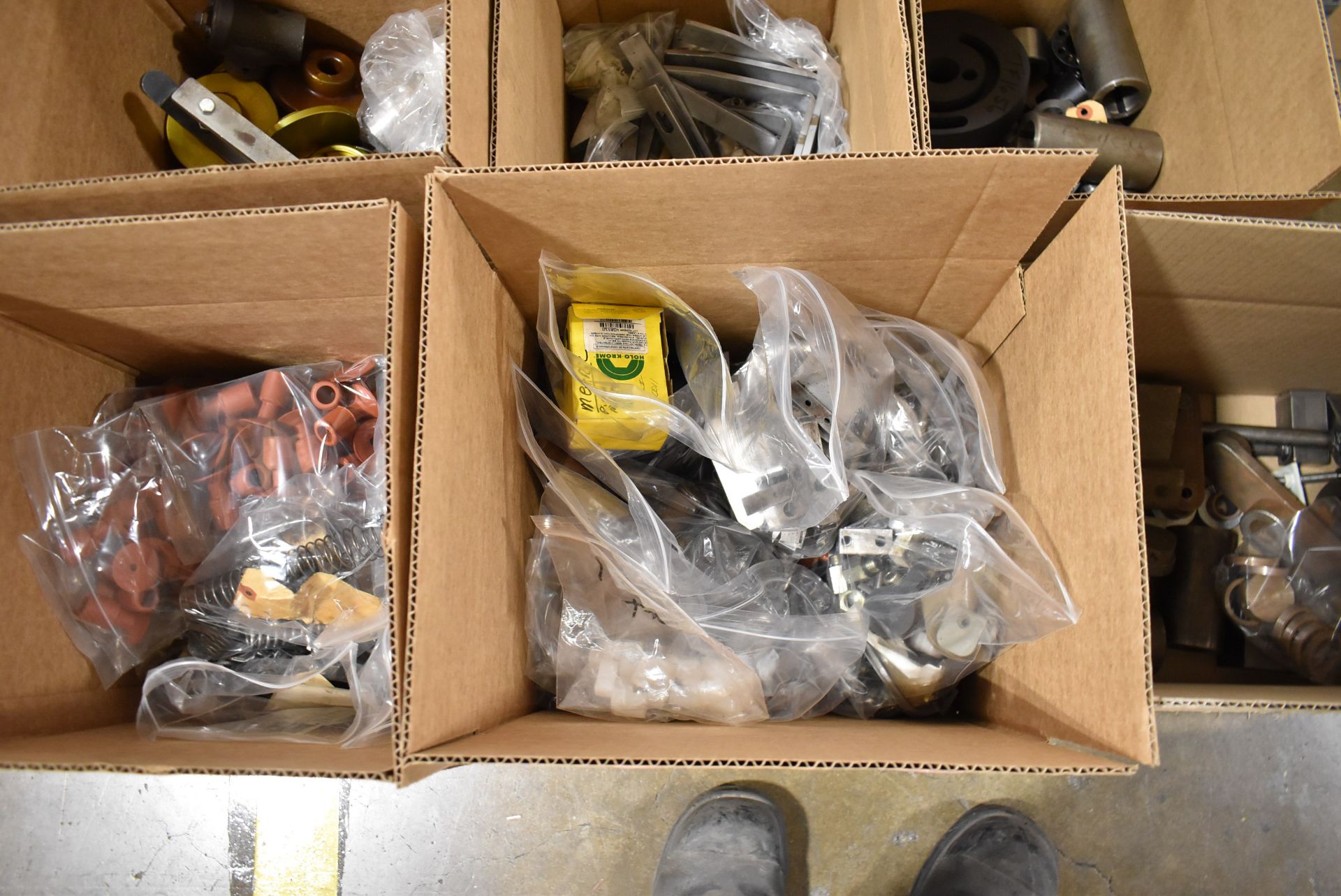 LOT/ CONTENTS OF PALLET SPROCKETS, GEARS, PULLEYS AND PARTS - Image 3 of 7