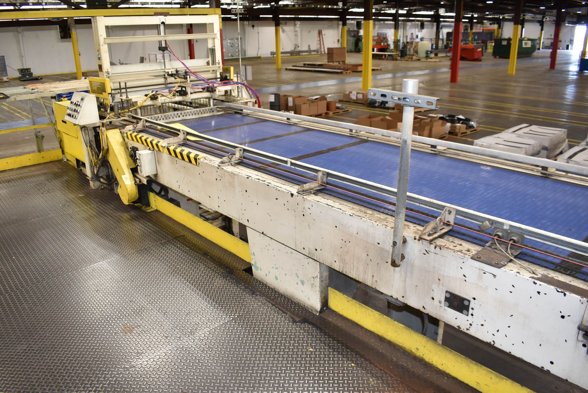 GOULDCO PALLITIZING SYSTEM WITH 48"X204" CAN LOADING BELT CONVEYOR, 48"X56" PNEUMATIC CAN SWEEP, - Image 9 of 26