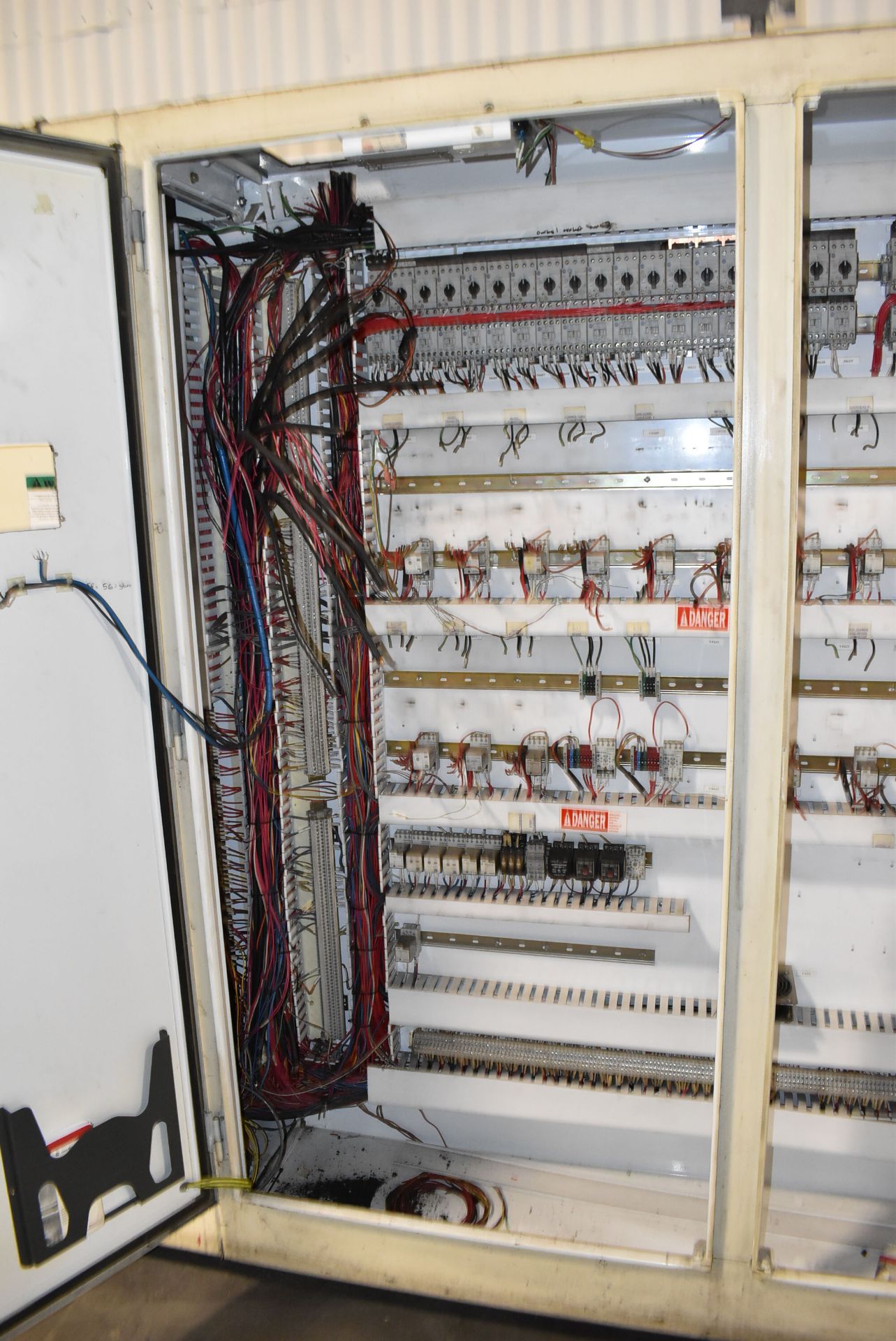 CONTROL CABINET - Image 6 of 7