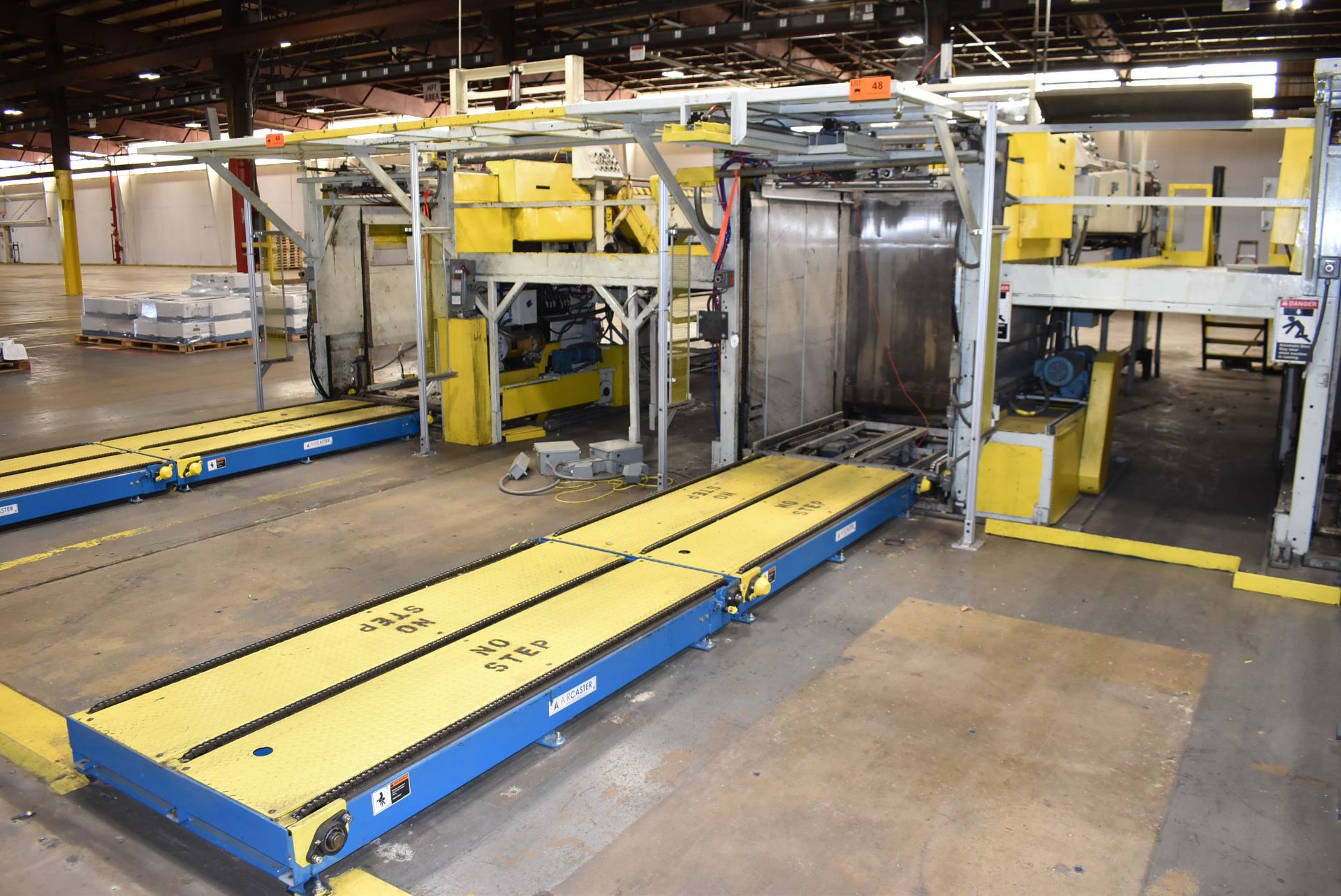 GOULDCO PALLITIZING SYSTEM WITH 48"X204" CAN LOADING BELT CONVEYOR, 48"X56" PNEUMATIC CAN SWEEP,