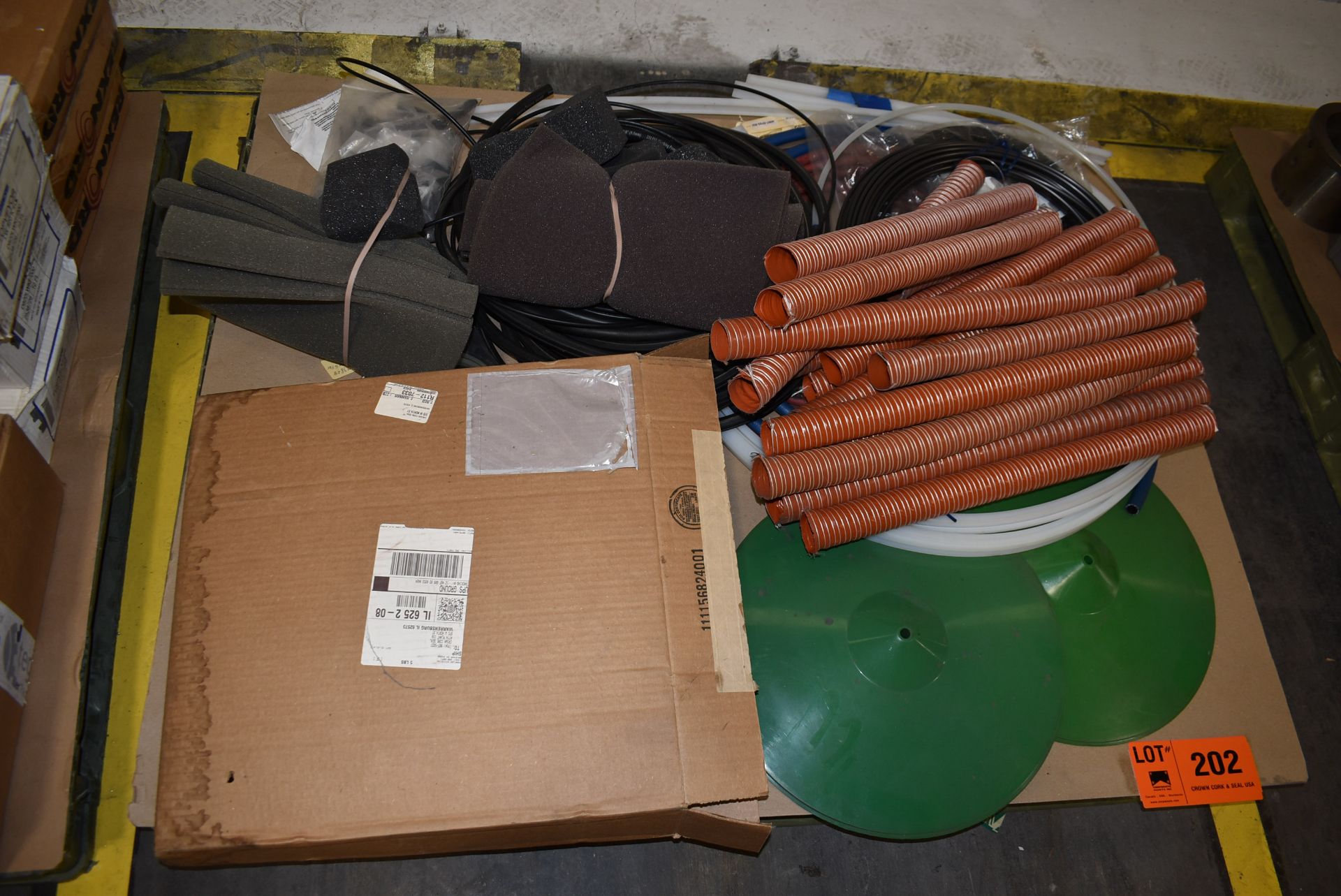 LOT/ CONTENTS OF PALLET HOSE AND PARTS - Image 2 of 2