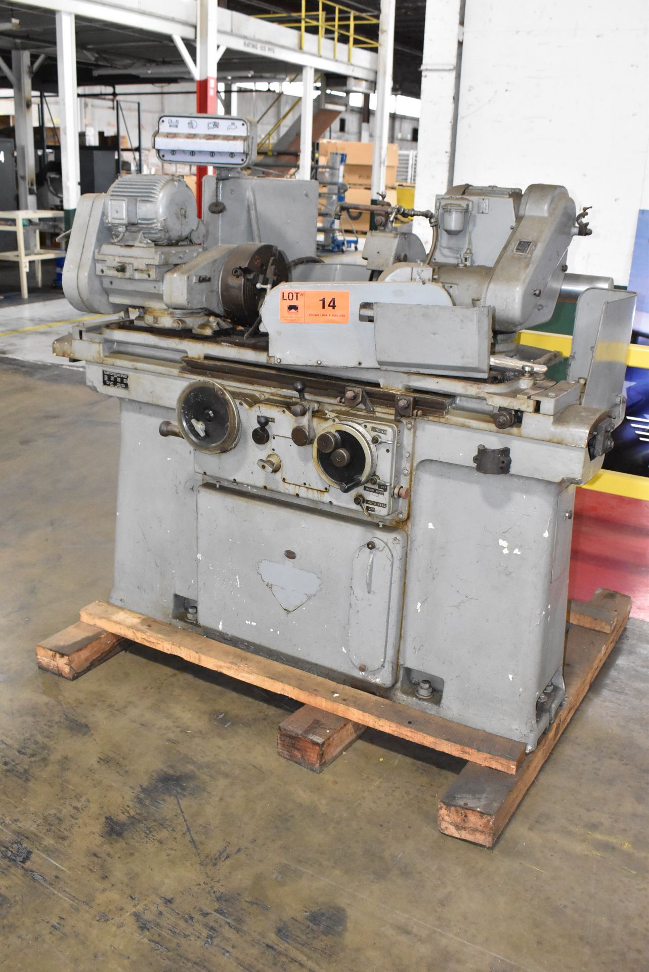 JONES SHIPMAN UNIVERSAL CYLINDRICAL AND INTERNAL GRINDER WITH 10" 4 JAW CHUCK, MAIN SPINDLE SPEEDS - Image 9 of 15