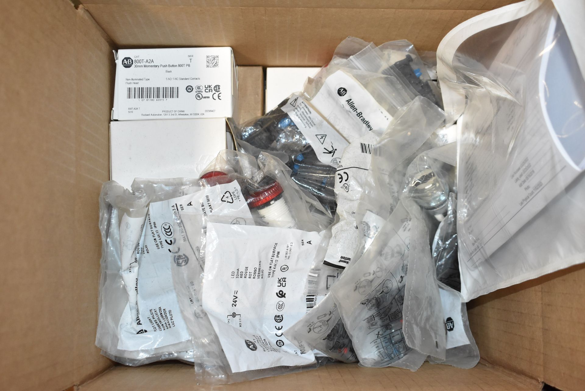 LOT/ CONTENTS OF PALLET ALLEN BRADLEY POWER FLEX DRIVES, SWITCHES AND PARTS - Image 9 of 10