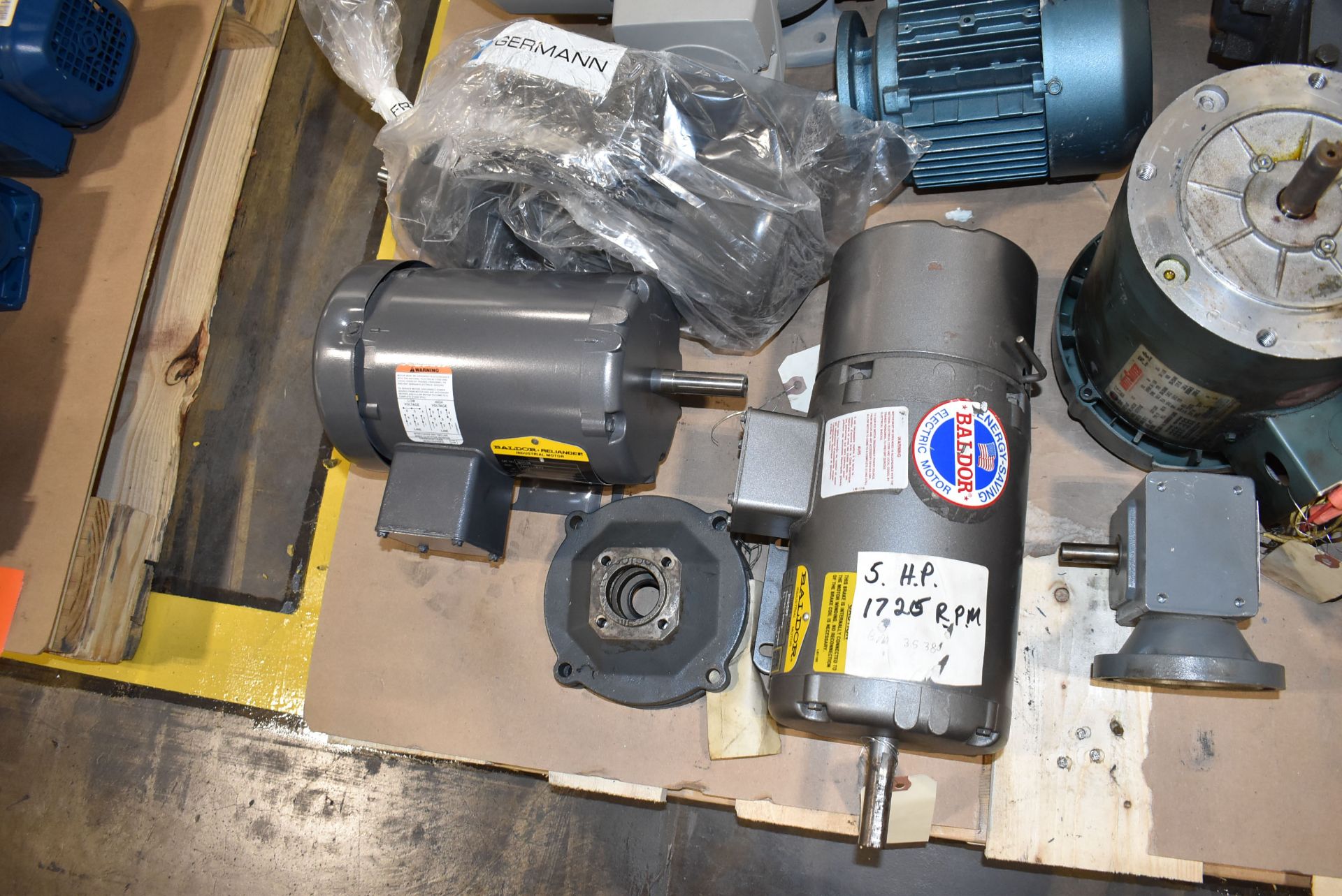 LOT/ CONTENTS OF PALLET ELECTRIC MOTORS - Image 2 of 3