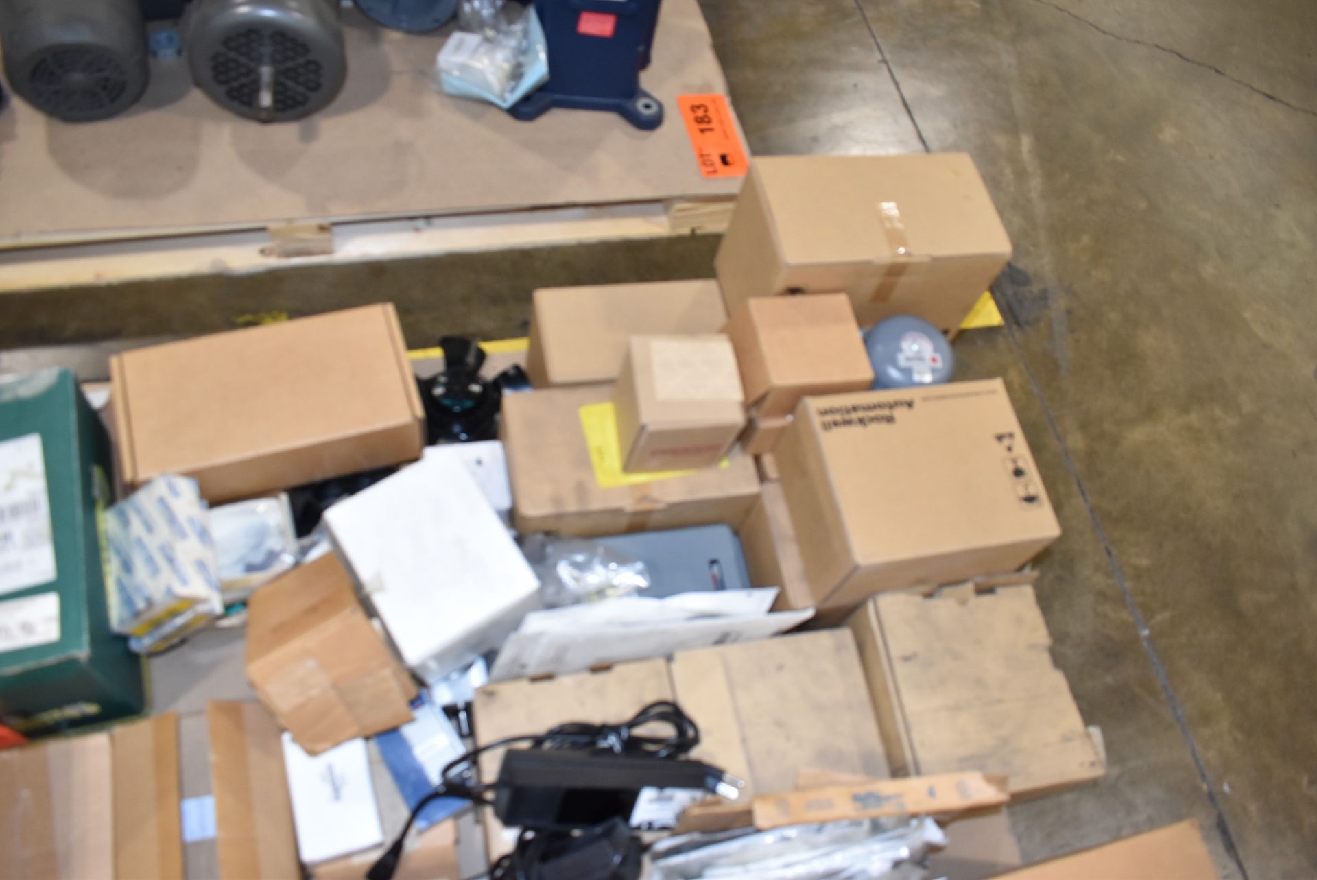 LOT/ CONTENTS OF PALLET ALLEN BRADLEY POWER FLEX DRIVES AND COMPONENTS - Image 3 of 4