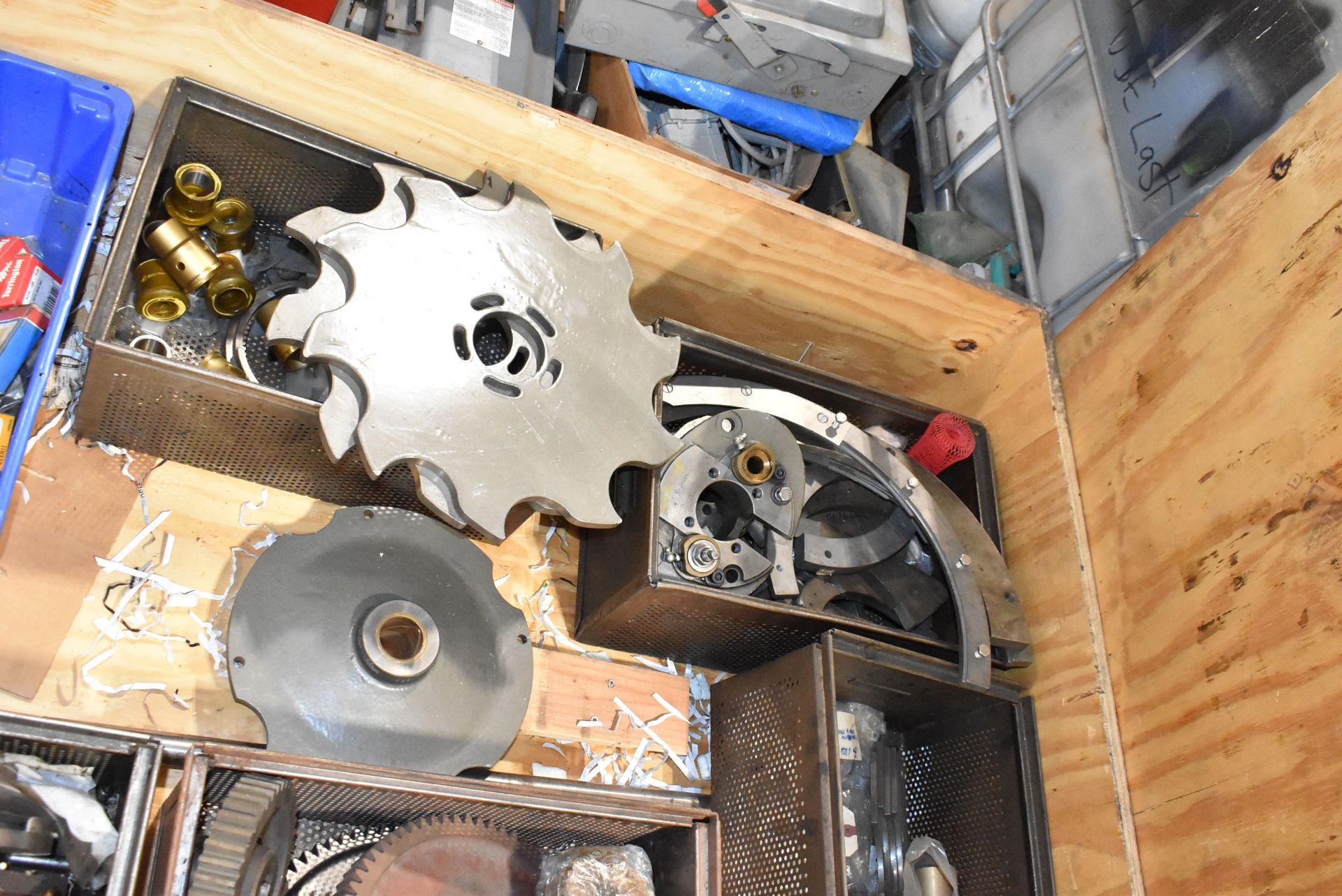 LOT/ GEARS AND PARTS - Image 5 of 5
