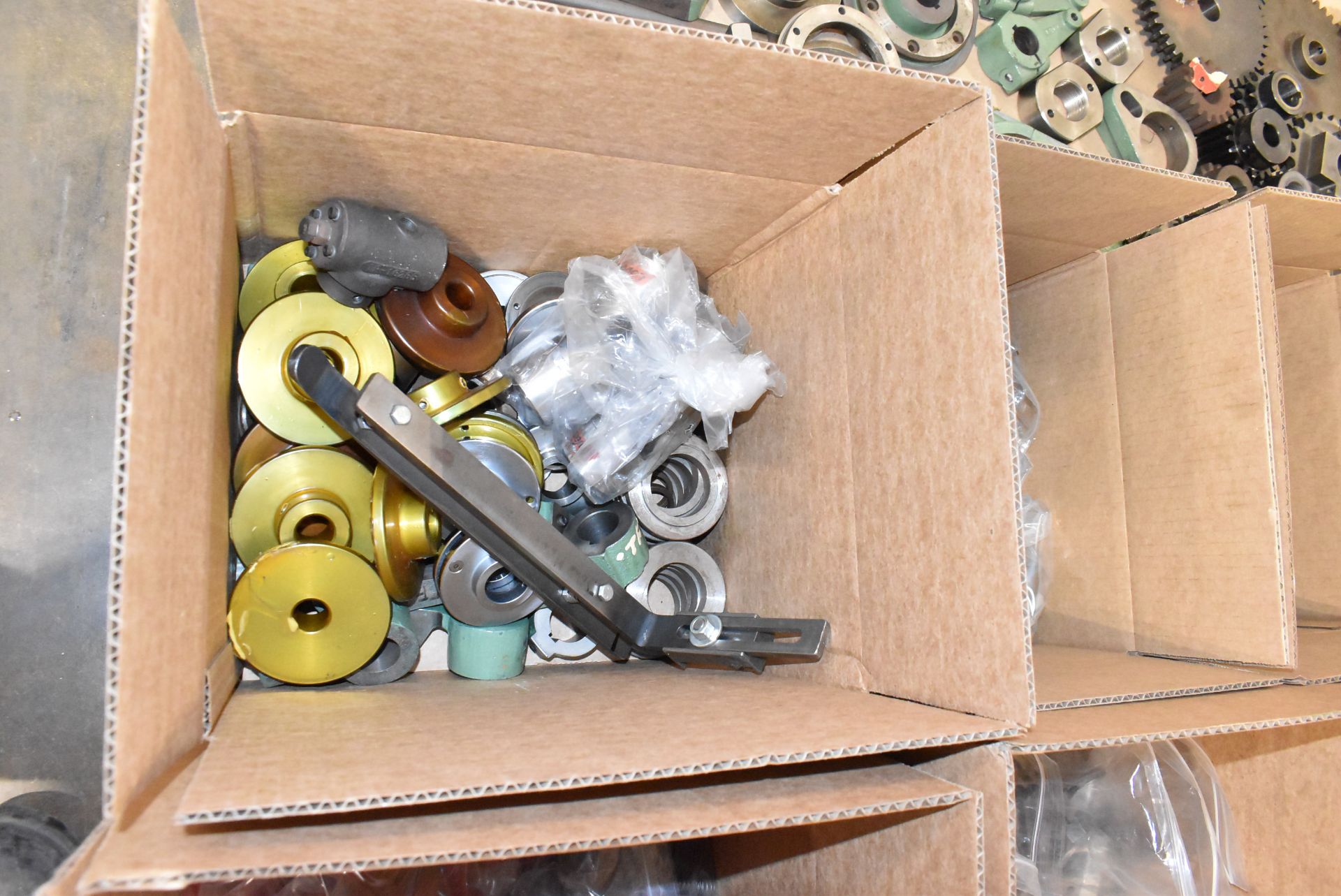 LOT/ CONTENTS OF PALLET SPROCKETS, GEARS, PULLEYS AND PARTS - Image 7 of 7