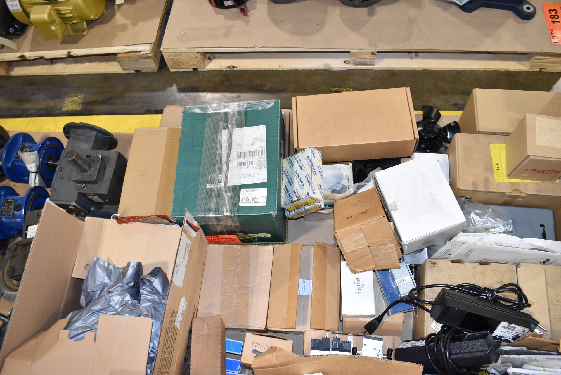 LOT/ CONTENTS OF PALLET ALLEN BRADLEY POWER FLEX DRIVES AND COMPONENTS - Image 4 of 4