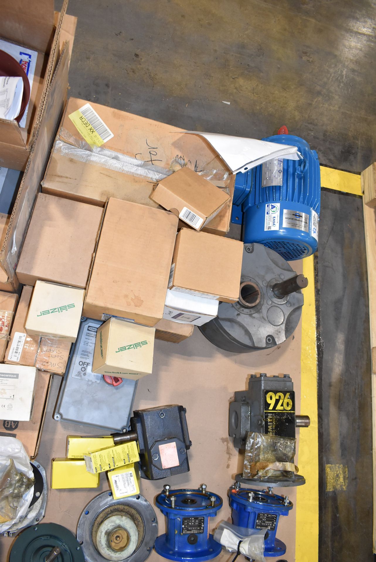 LOT/ CONTENTS OF PALLET GEAR BOXES AND PARTS - Image 4 of 4