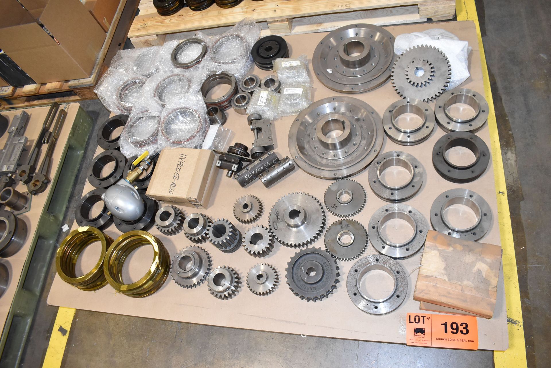 LOT/ CONTENTS OF PALLET SPROCKETS, GEARS AND PULLEYS