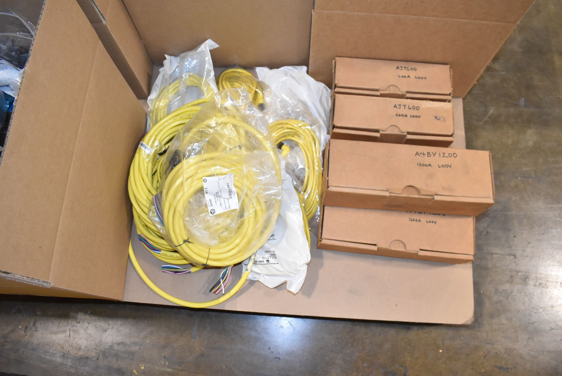 LOT/ CONTENTS OF PALLET ELECTRICAL MAC PARTS - Image 2 of 7