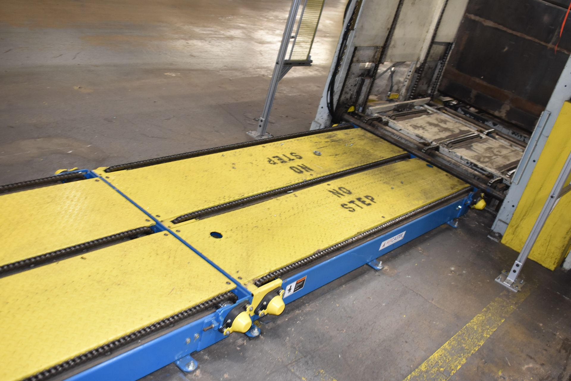 GOULDCO PALLITIZING SYSTEM WITH 48"X204" CAN LOADING BELT CONVEYOR, 48"X56" PNEUMATIC CAN SWEEP, - Image 3 of 26