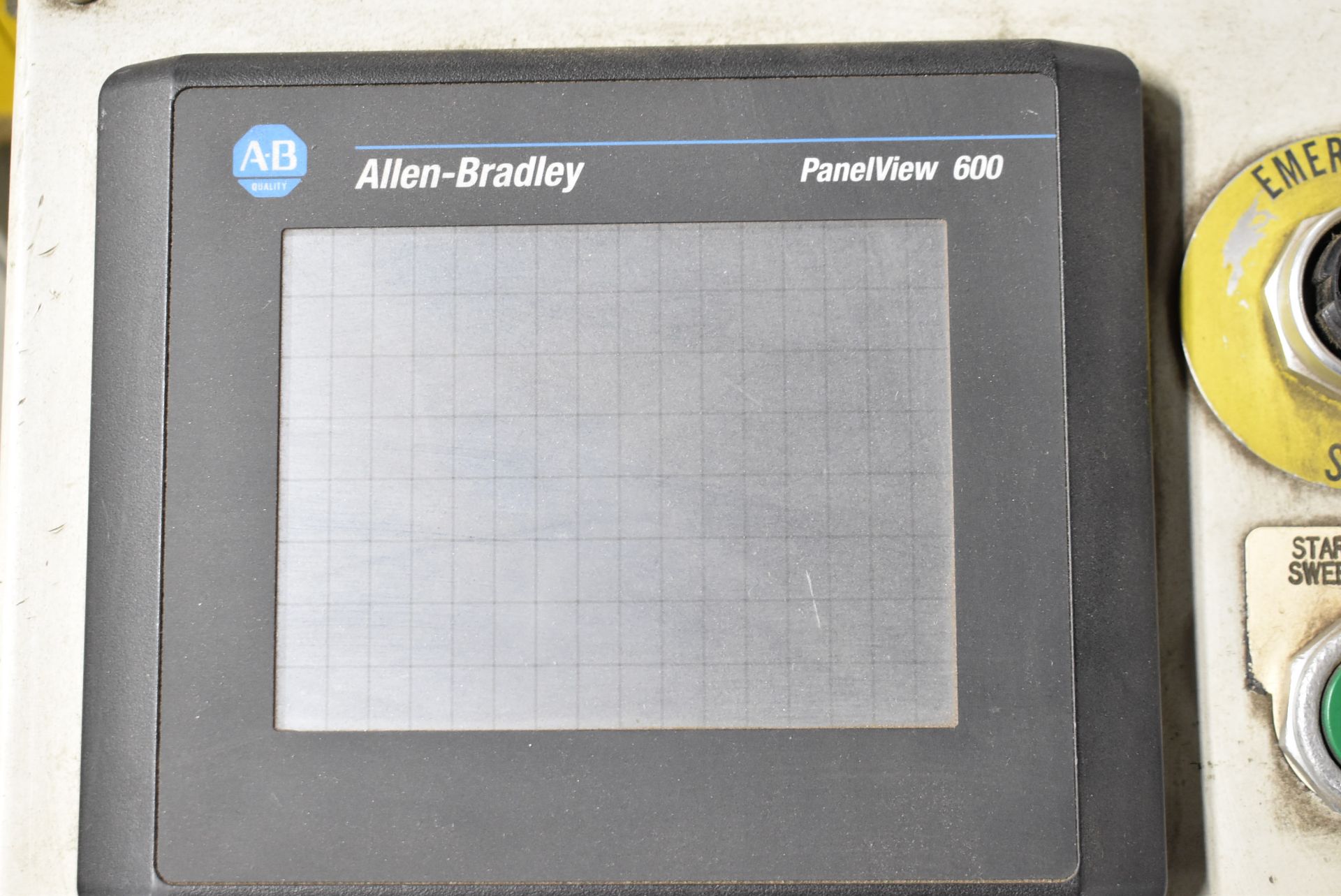 SARDEE INDUSTRIES 4000 DEPALLETIZER WITH ALLEN BRADLEY PANEL VIEW 600 TOUCH SCREEN CONTROL, BANNER - Image 39 of 40