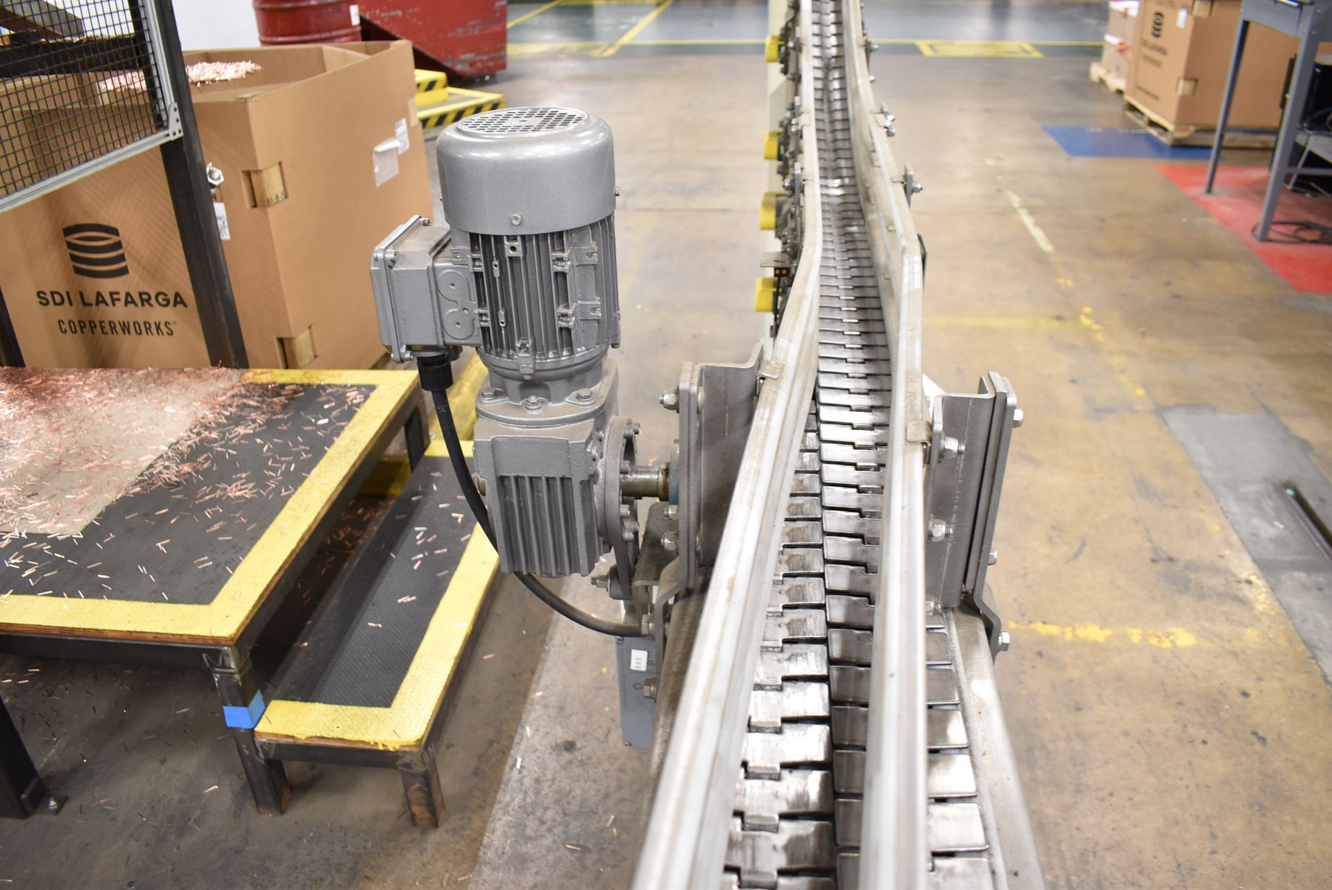 LOT/ MFG UNKNOWN APPROX 170' OF 3.5" TAB CHAIN CONVEYOR WITH (6) 1HP DRIVE MOTORS, (6) SKF - Image 10 of 26